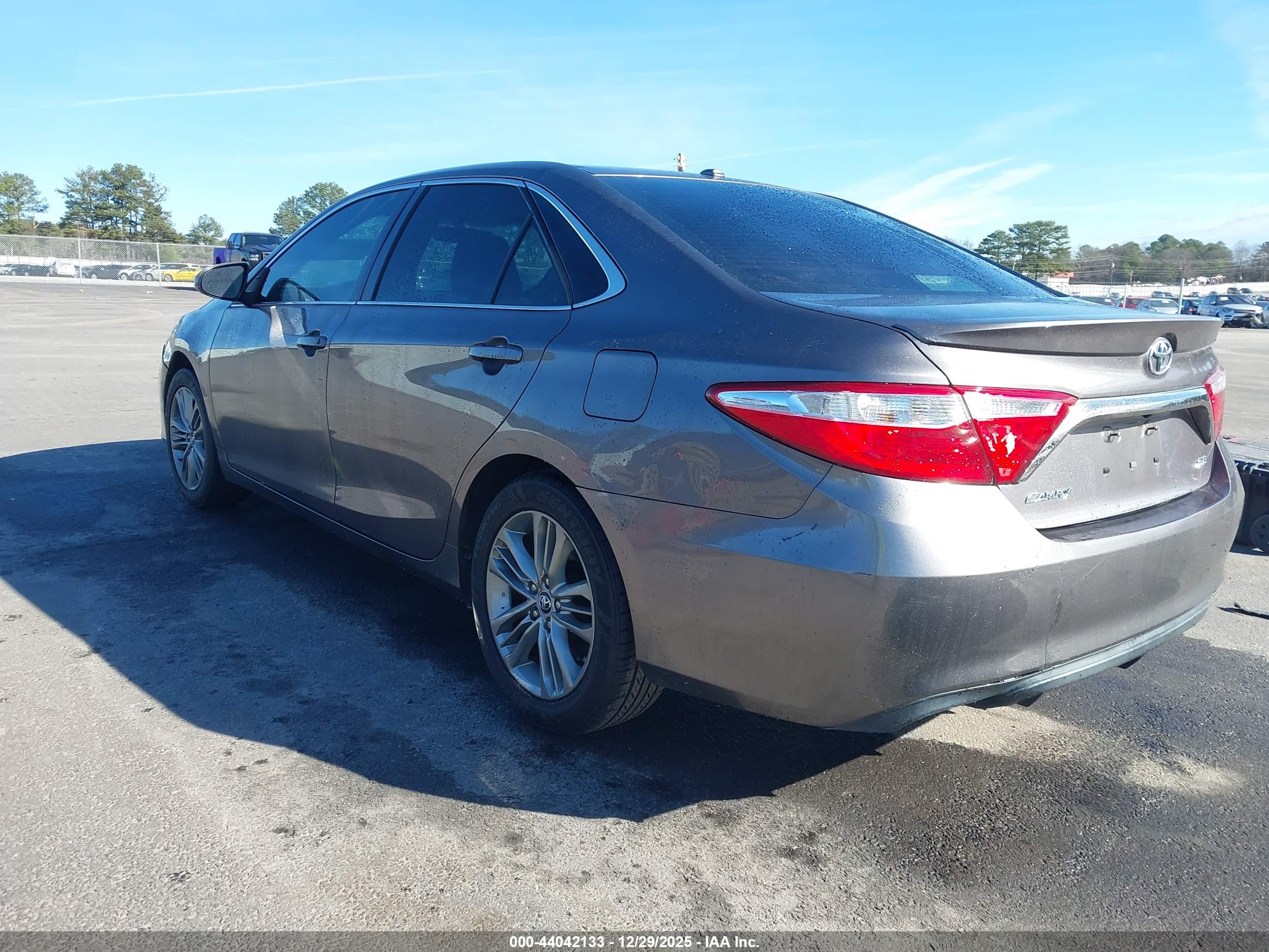 TOYOTA CAMRY image 3