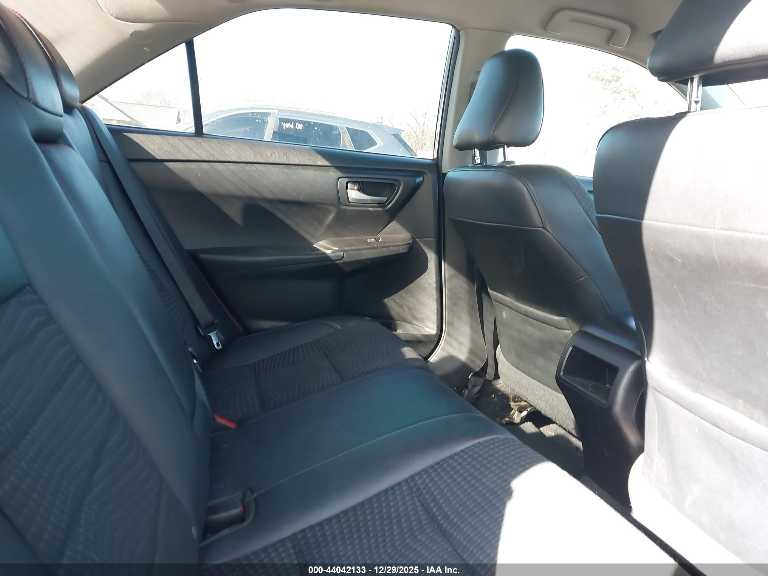 TOYOTA CAMRY image 8