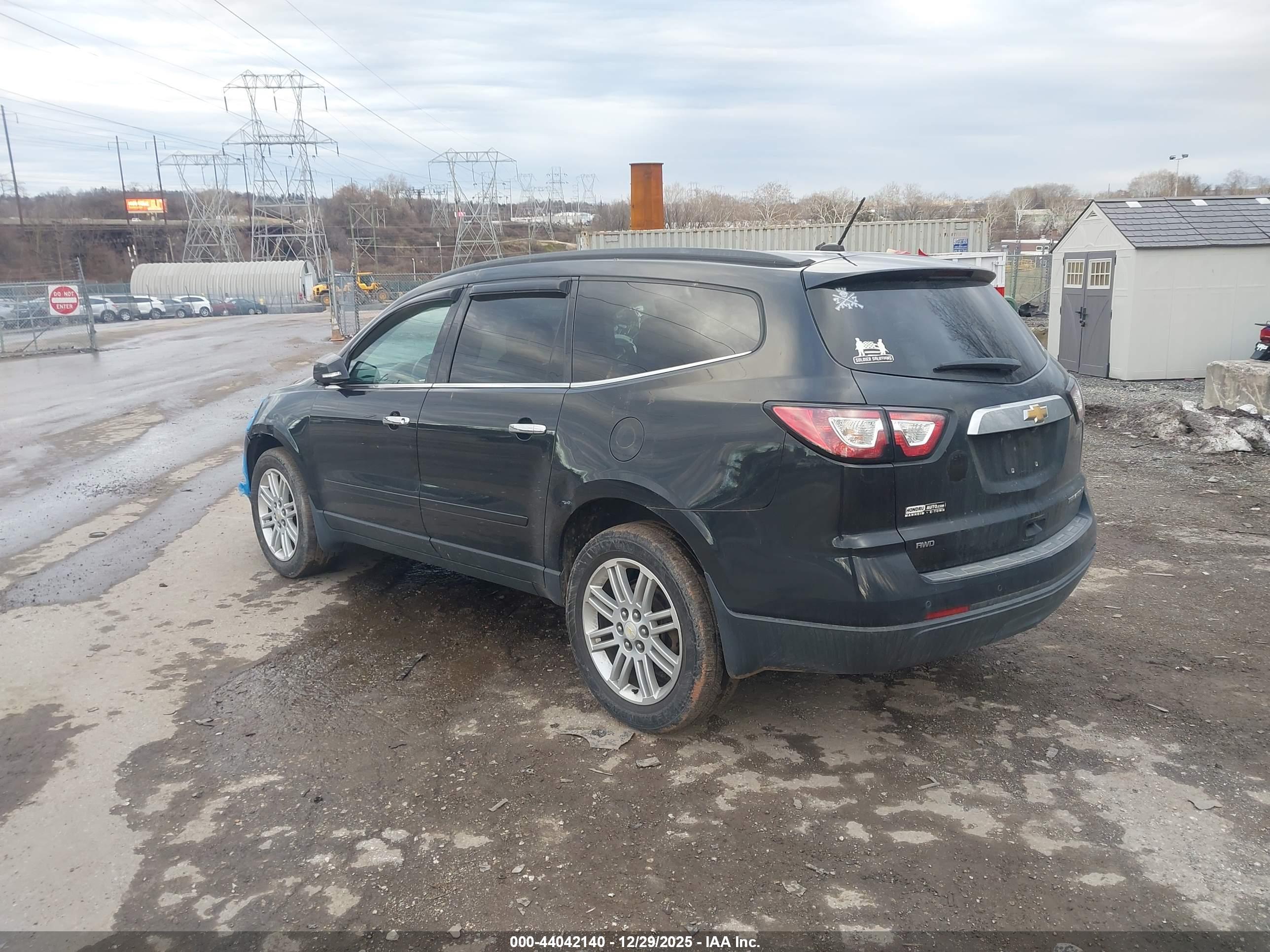 CHEVROLET TRAVERSE image 3