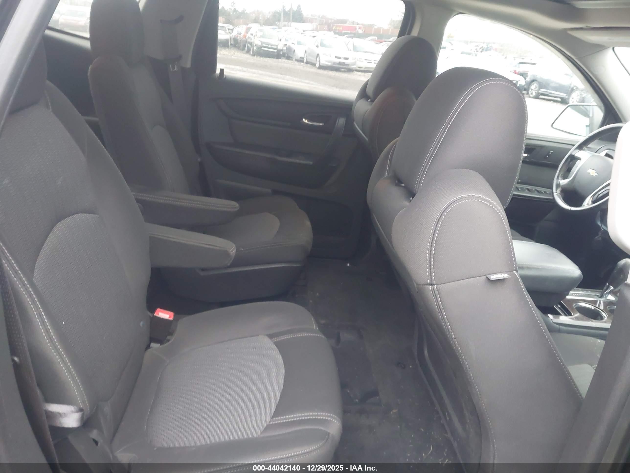 CHEVROLET TRAVERSE image 8