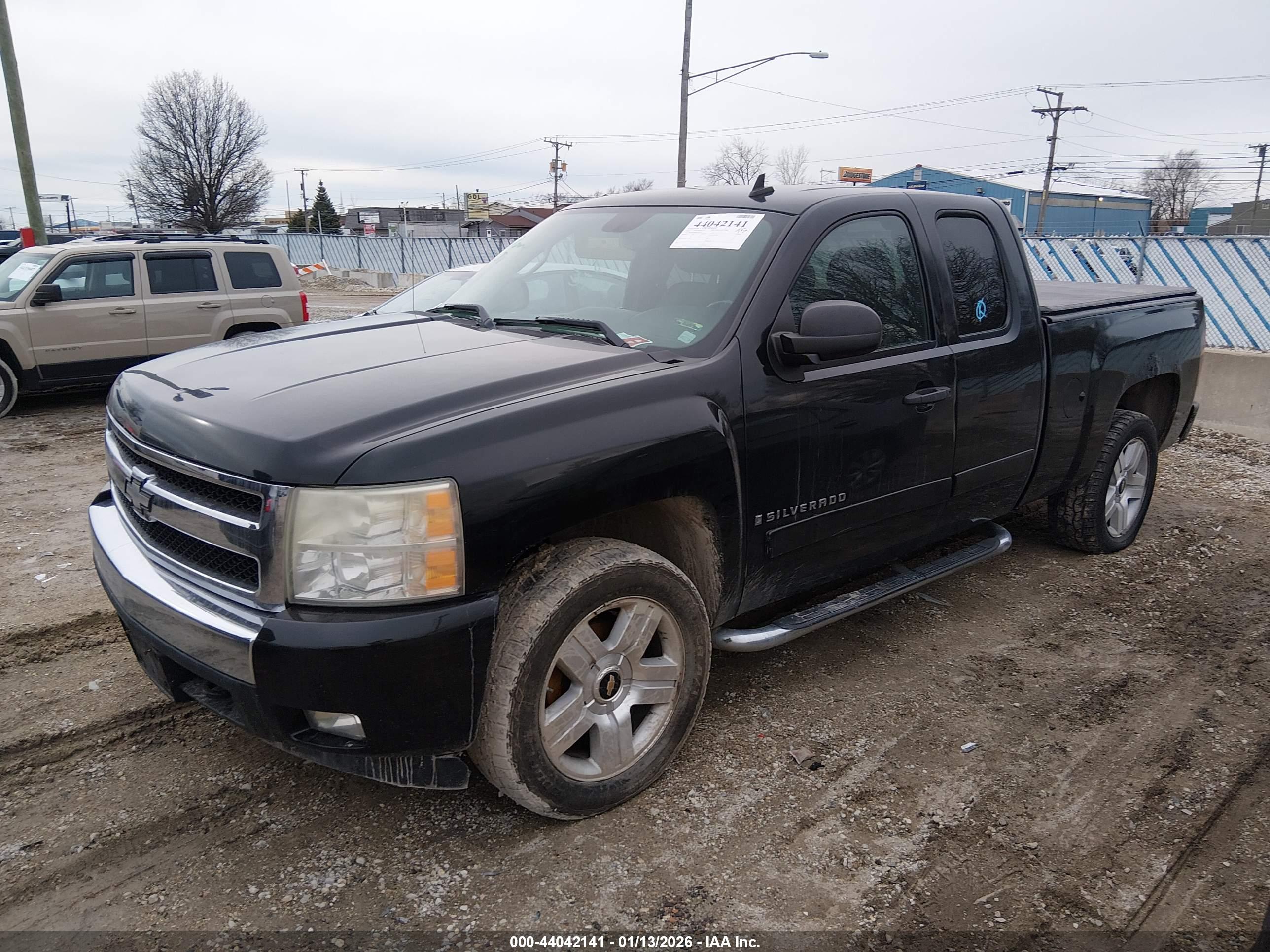 CHEVROLET SILVERADO image 2