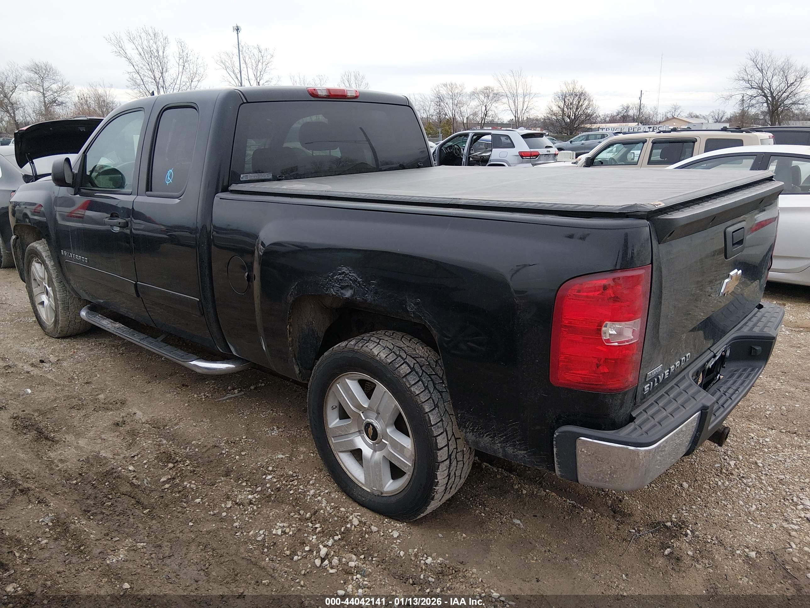 CHEVROLET SILVERADO image 3