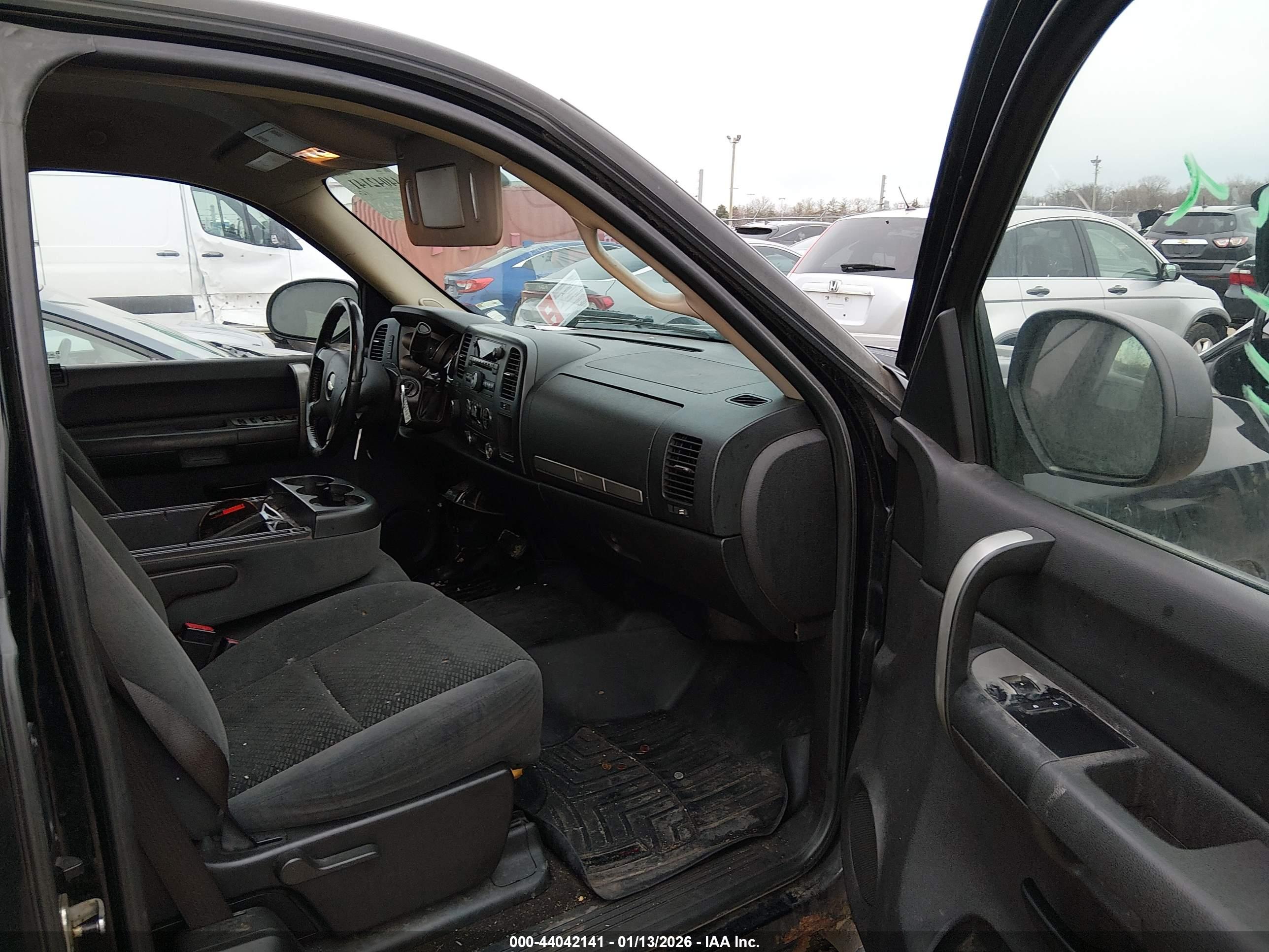 CHEVROLET SILVERADO image 5