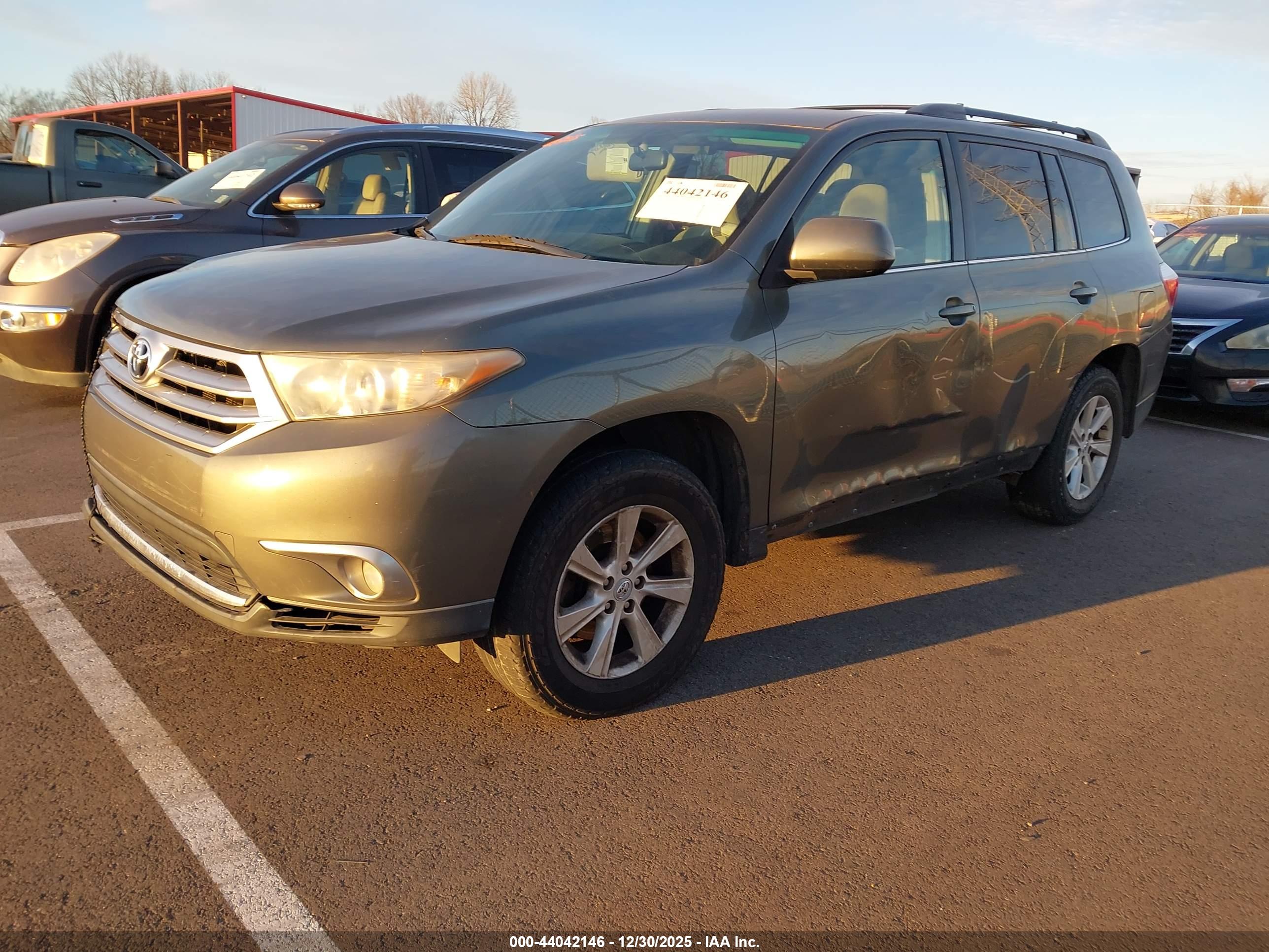 TOYOTA HIGHLANDER image 2