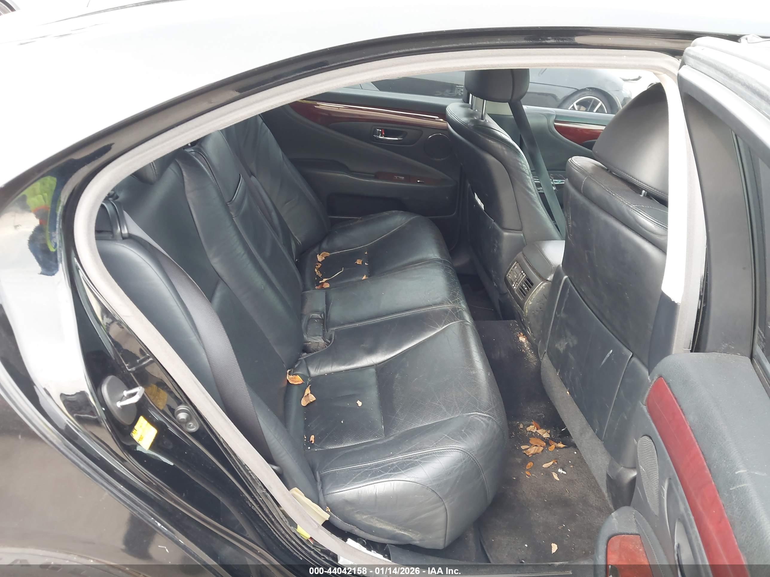 LEXUS LS image 8