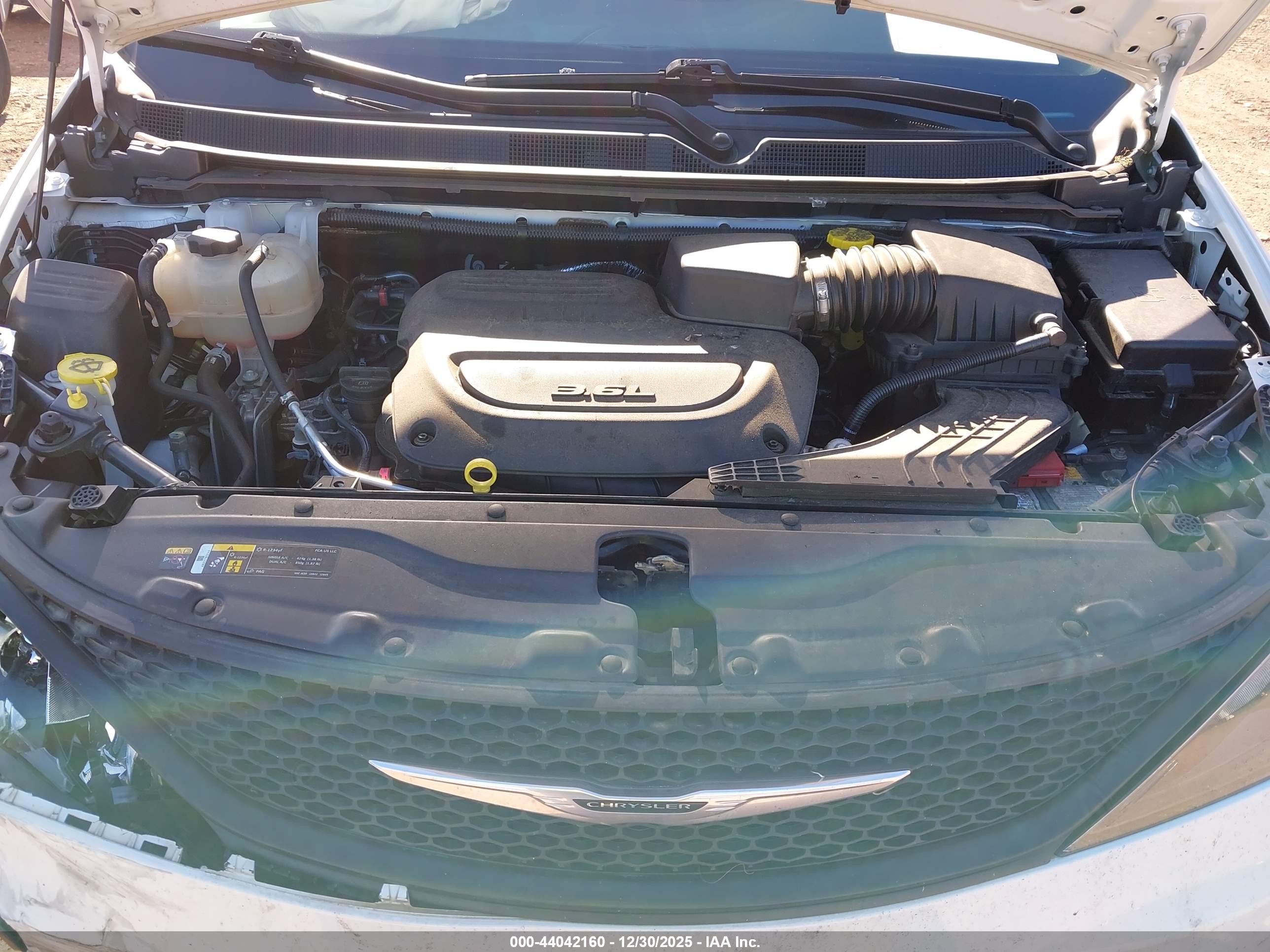 CHRYSLER VOYAGER image 10
