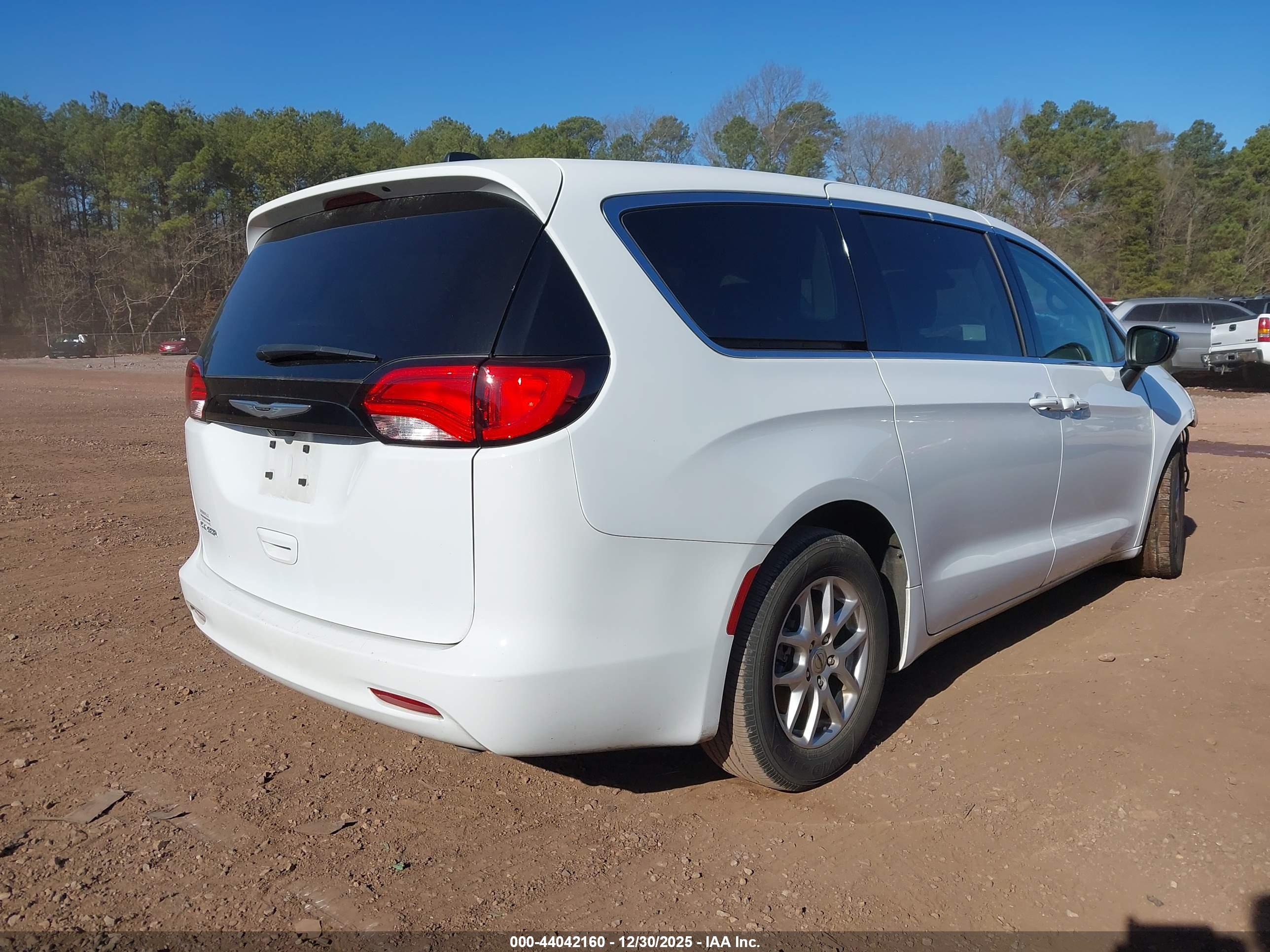 CHRYSLER VOYAGER image 4