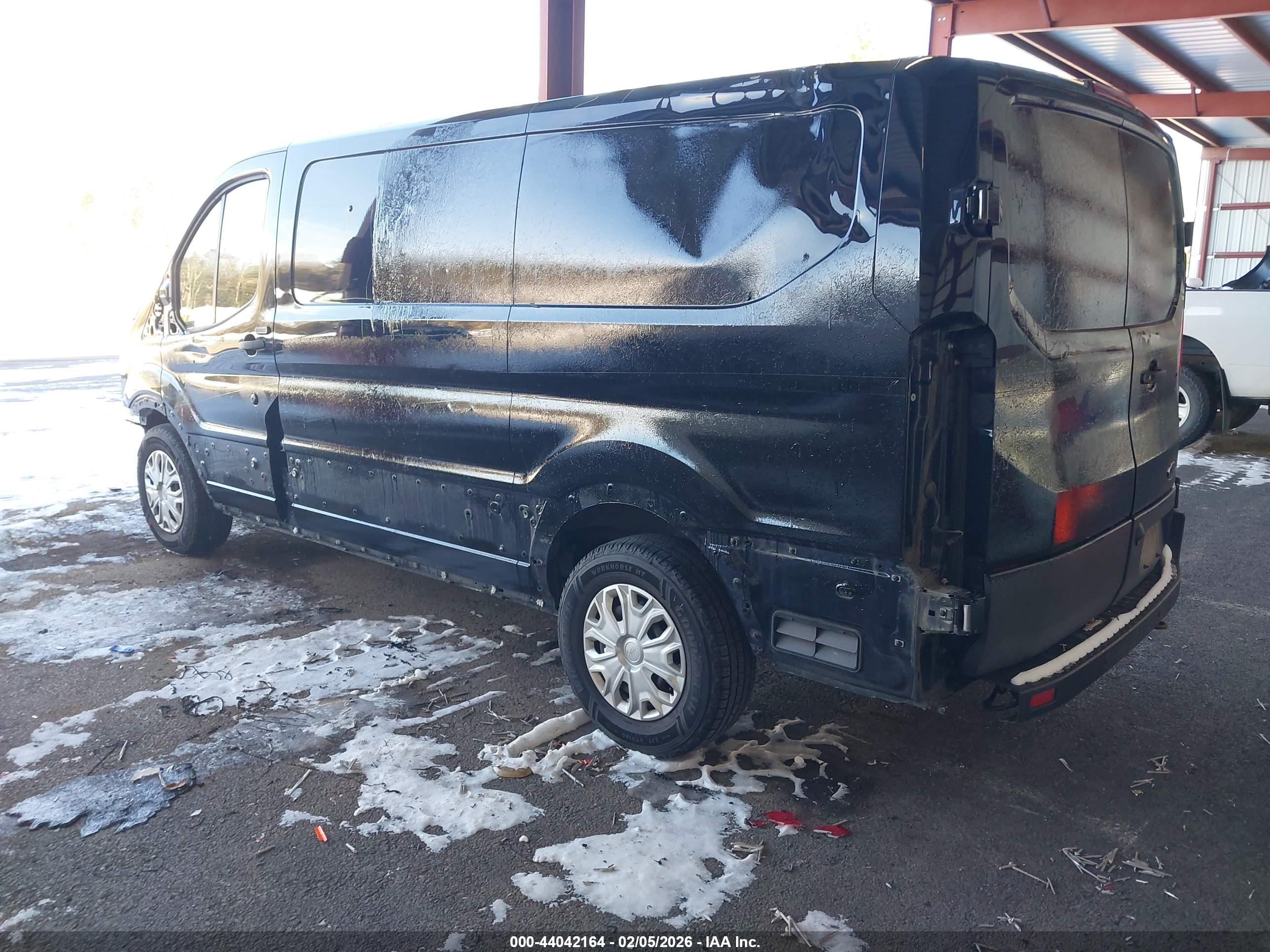 FORD TRANSIT-150 image 3