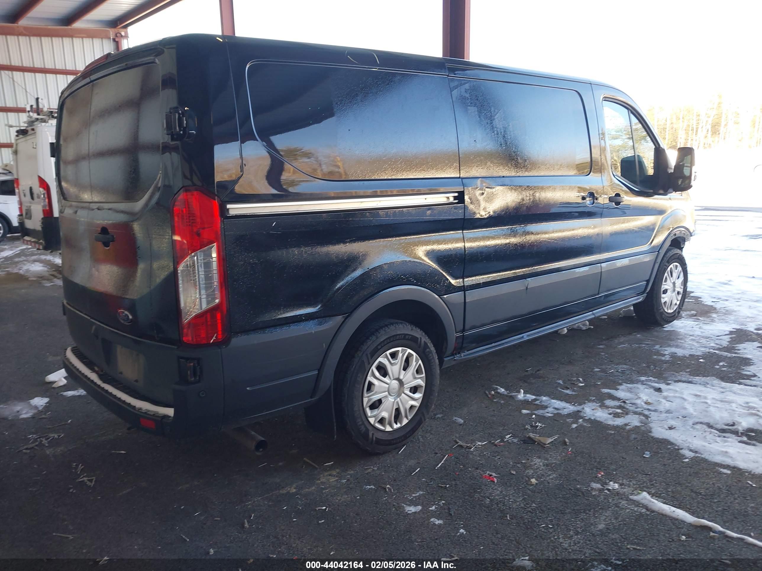 FORD TRANSIT-150 image 4
