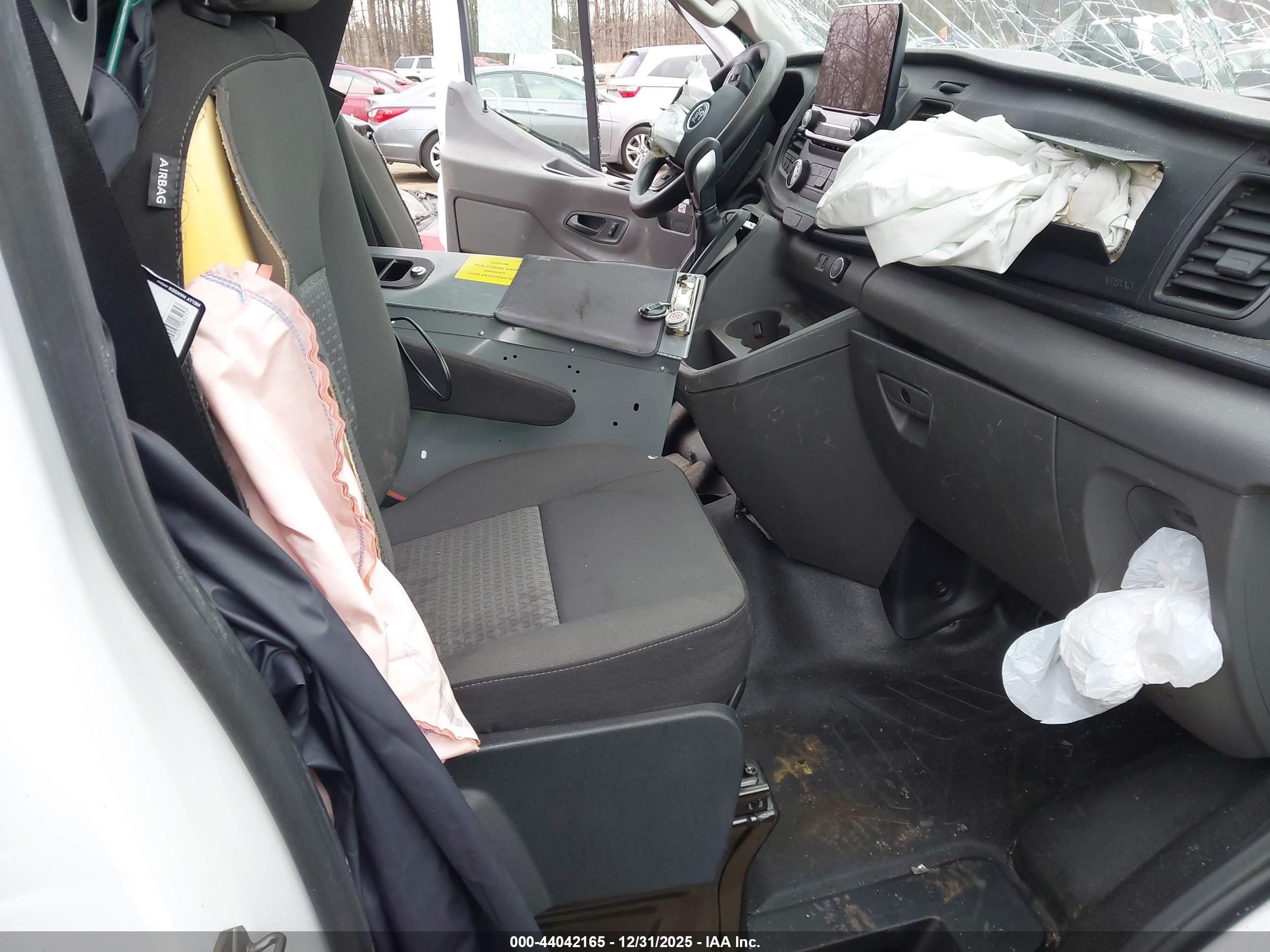FORD TRANSIT-250 image 5