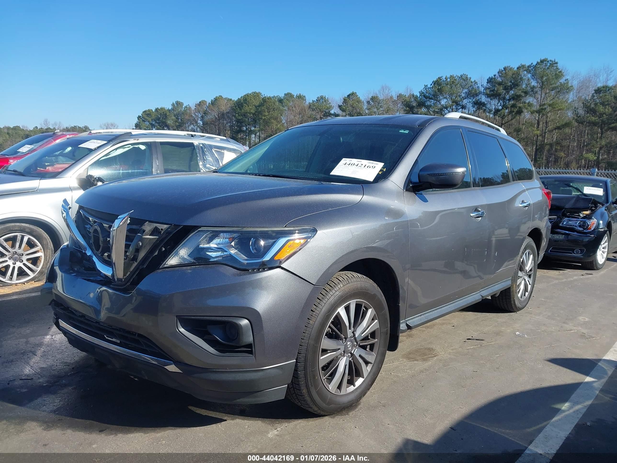 NISSAN PATHFINDER image 2