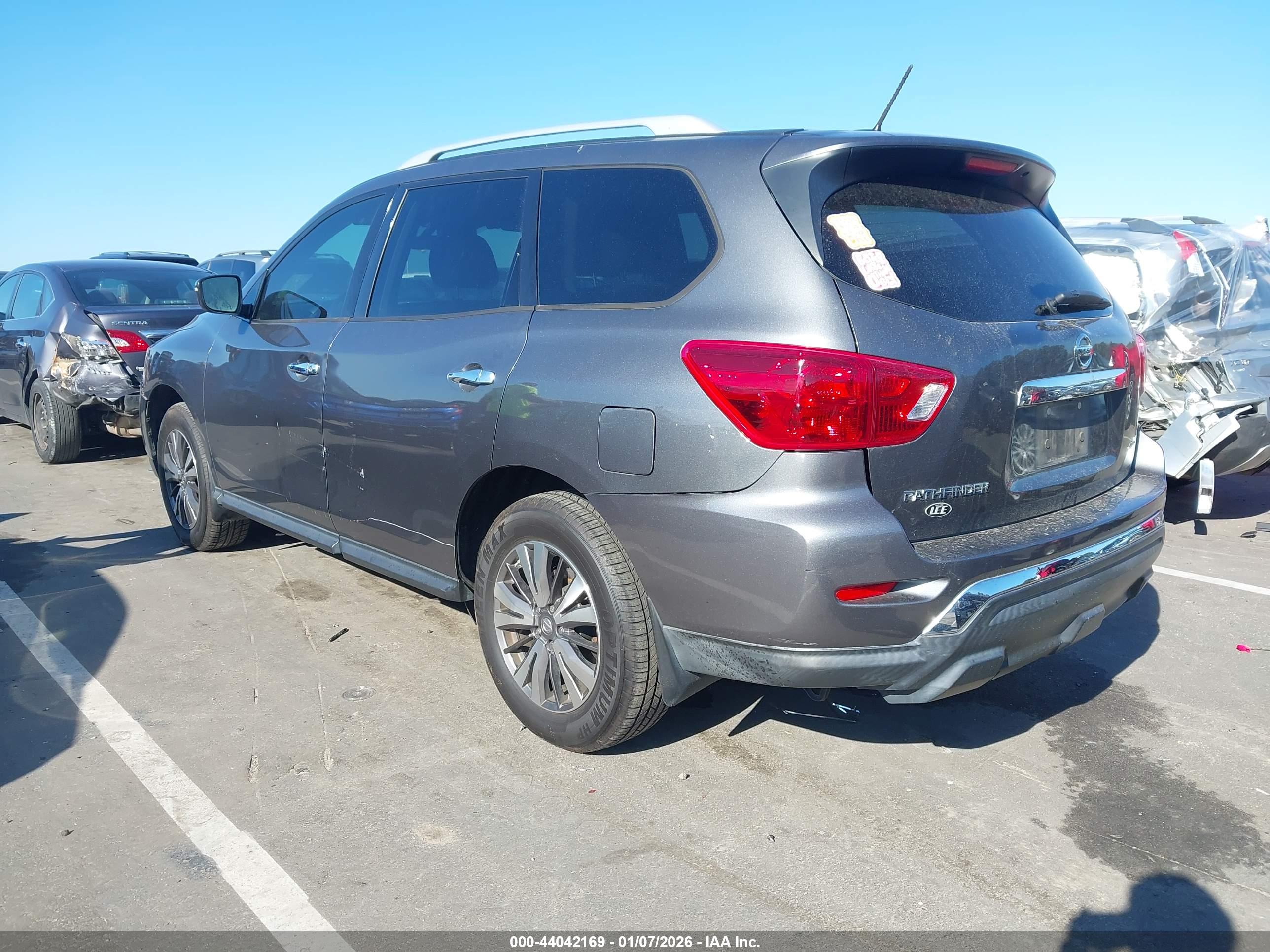 NISSAN PATHFINDER image 3