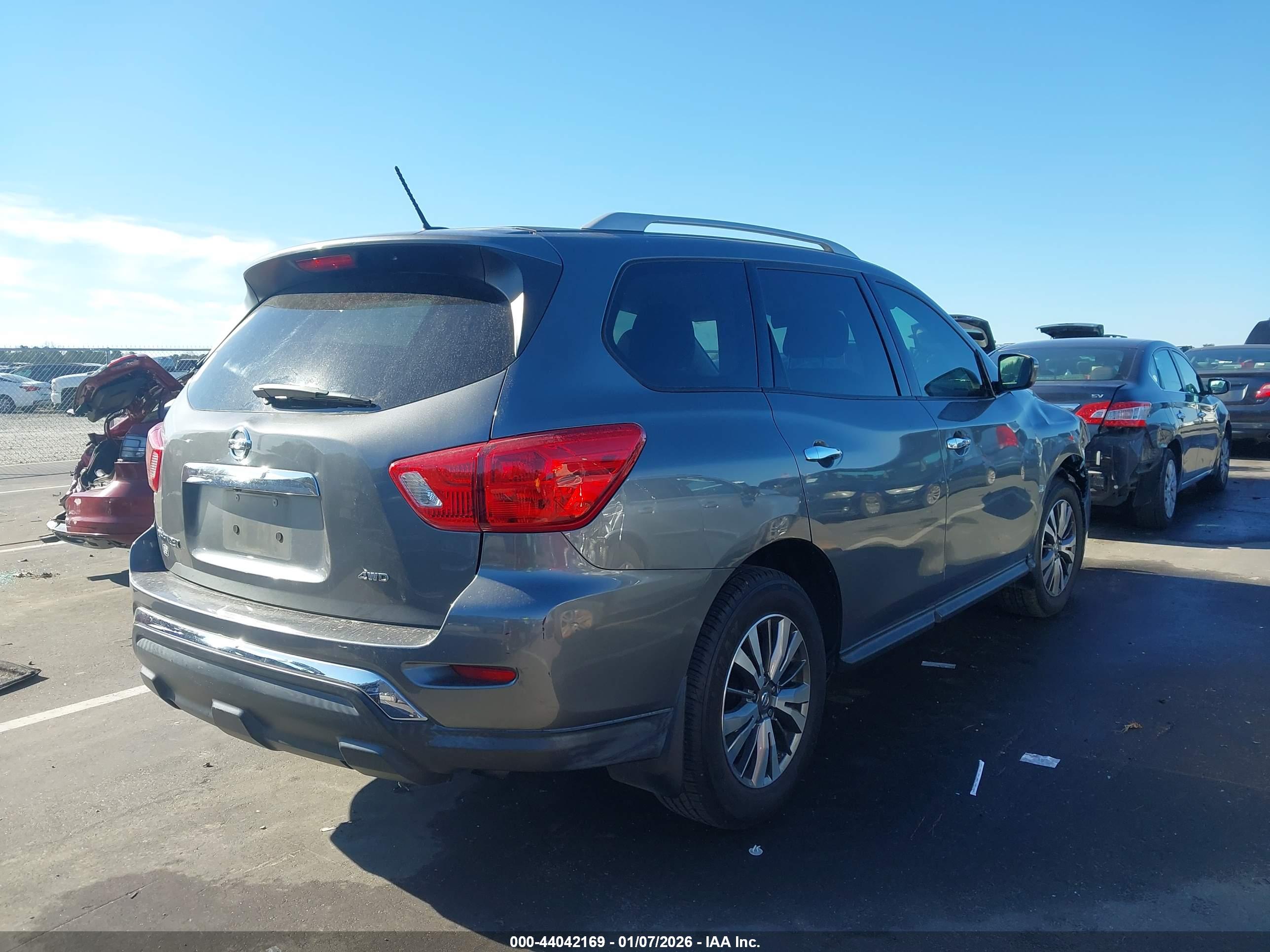 NISSAN PATHFINDER image 4