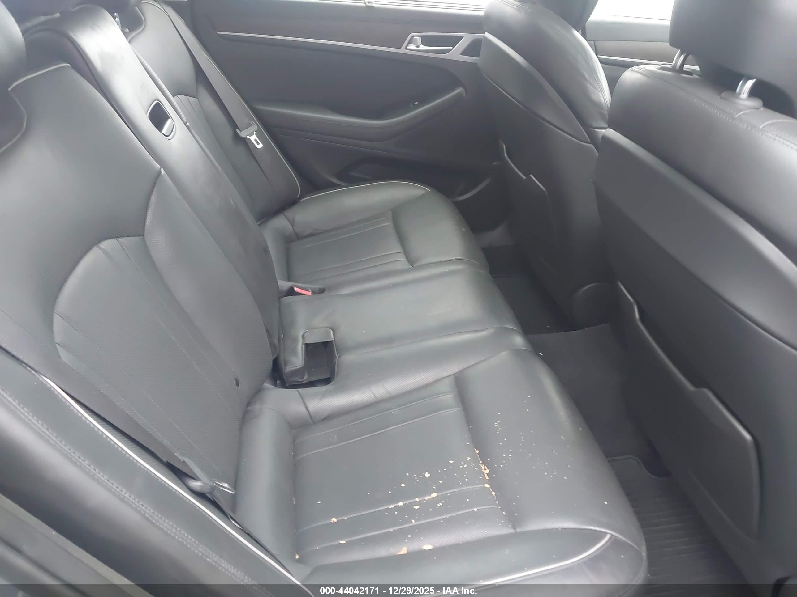 HYUNDAI GENESIS image 8
