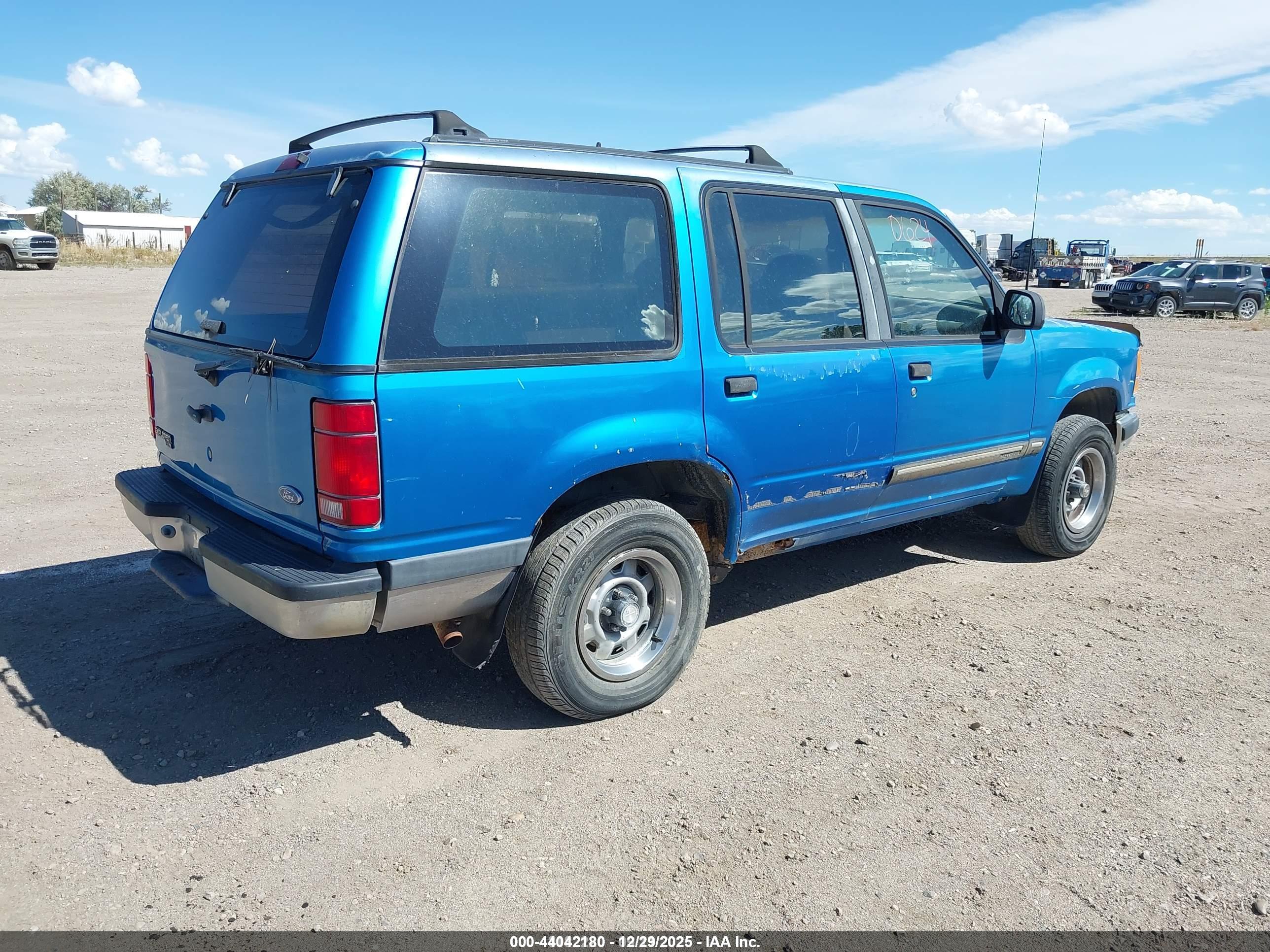 FORD EXPLORER image 4