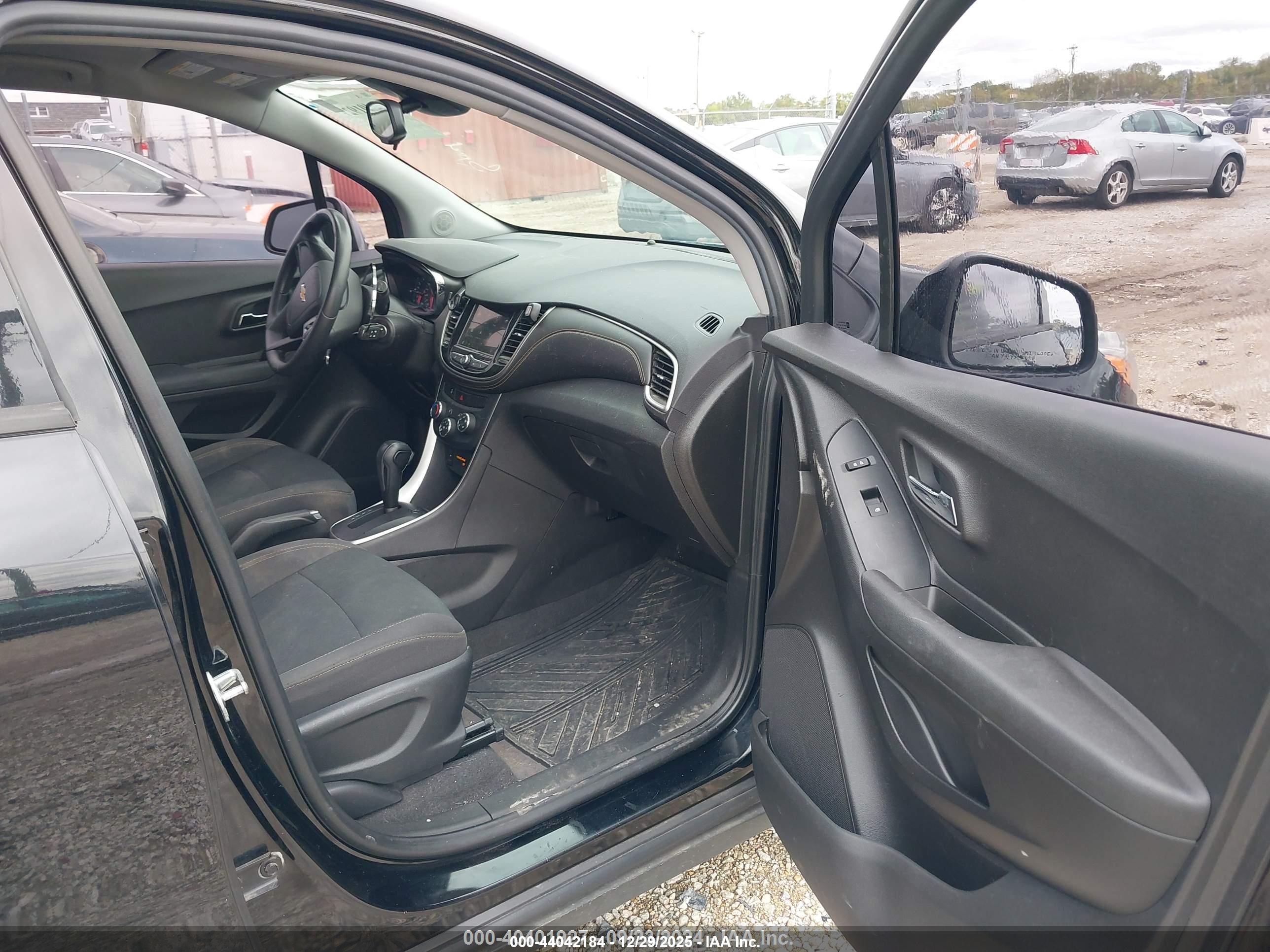CHEVROLET TRAX image 5