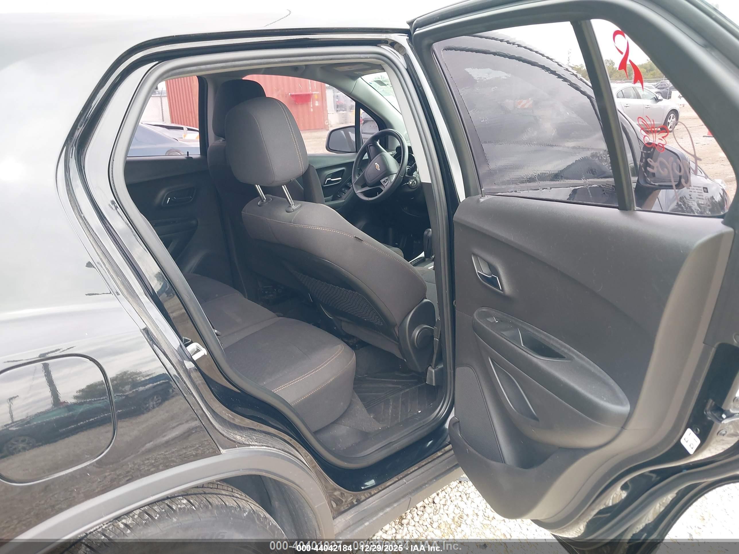 CHEVROLET TRAX image 8