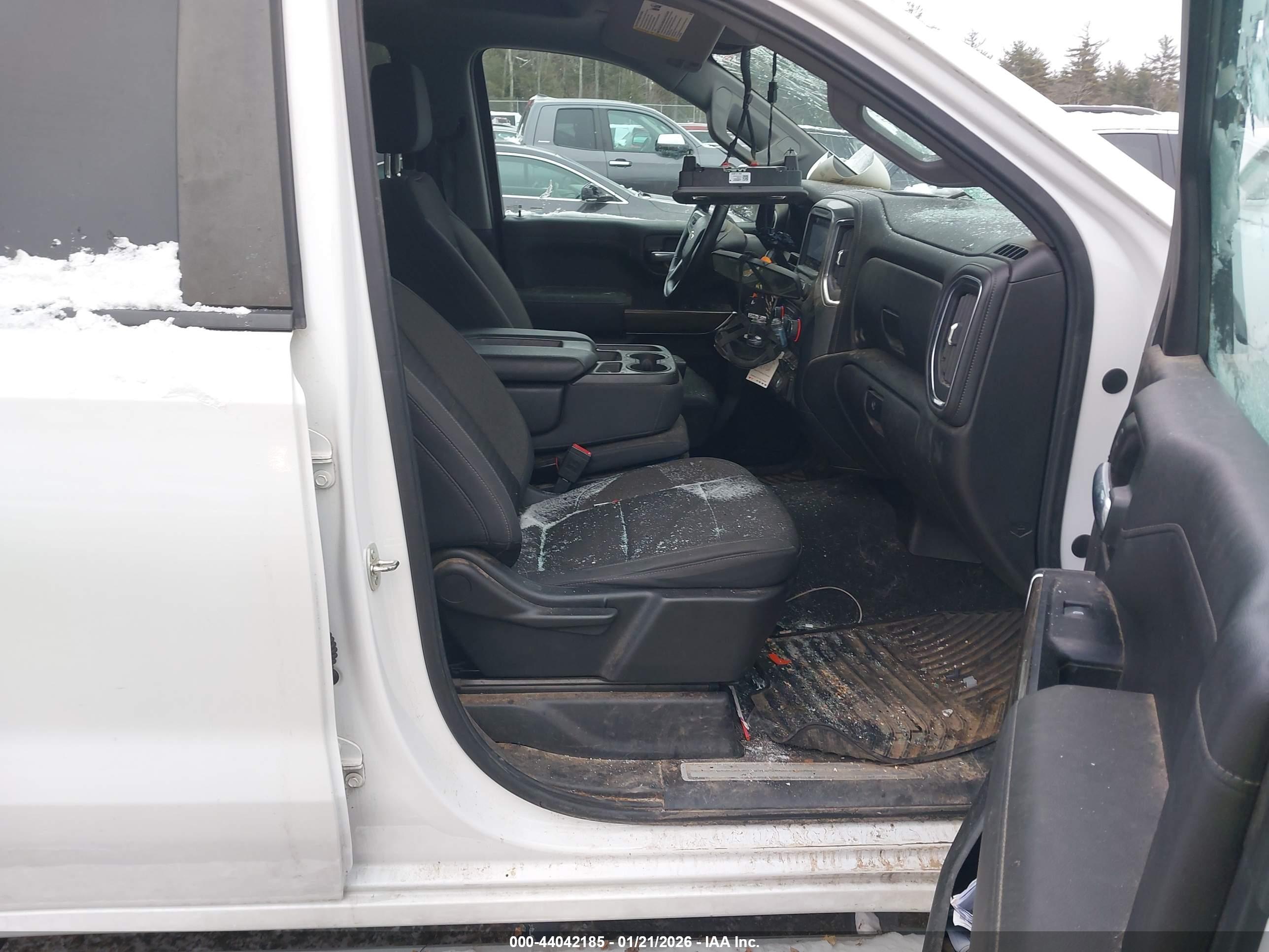 CHEVROLET SILVERADO image 5