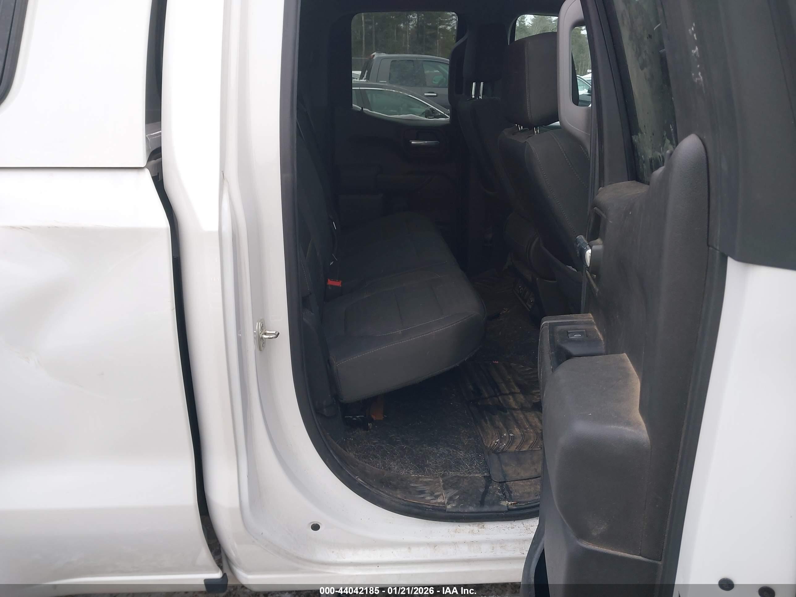 CHEVROLET SILVERADO image 8