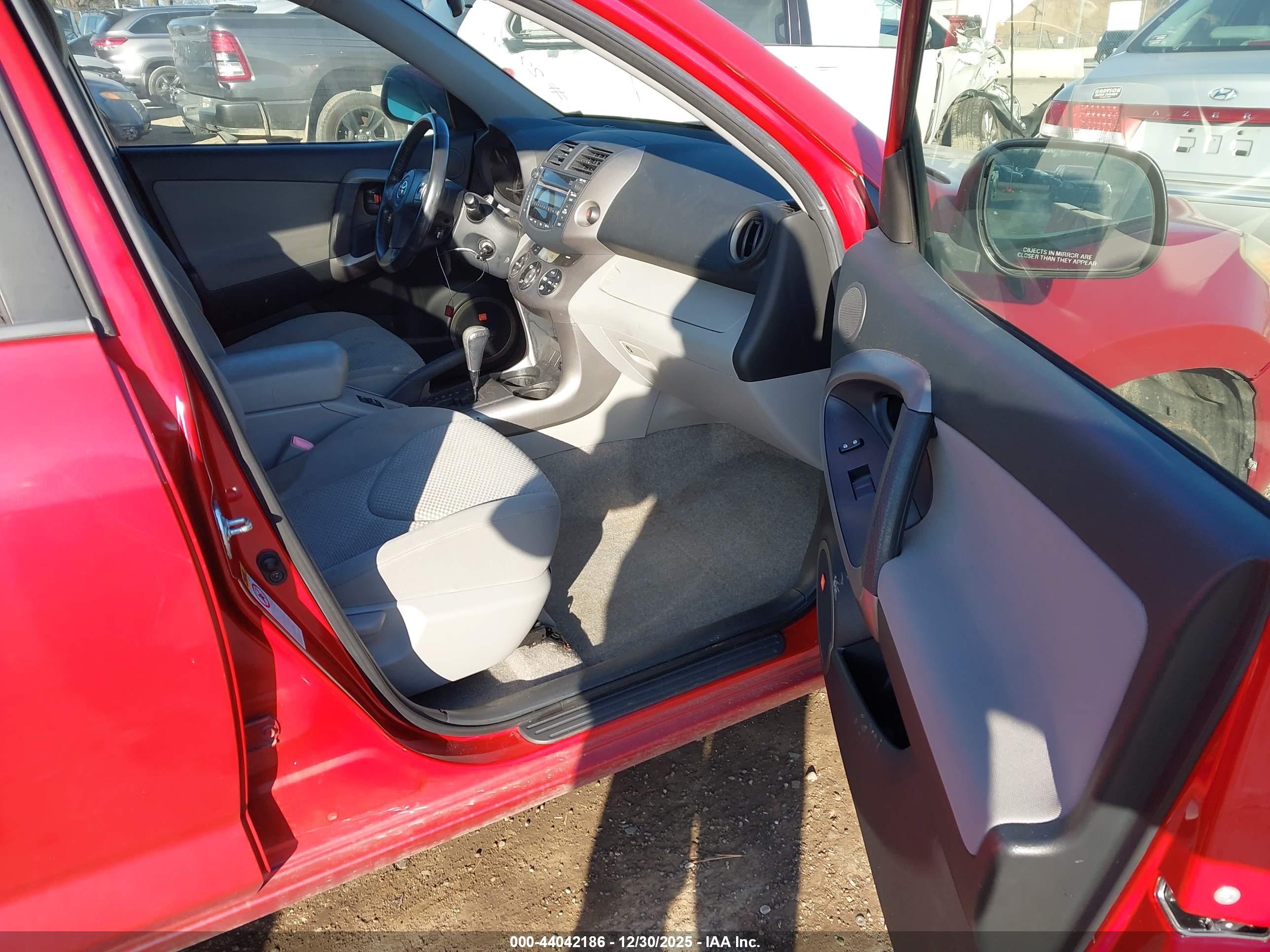 TOYOTA RAV4 image 5