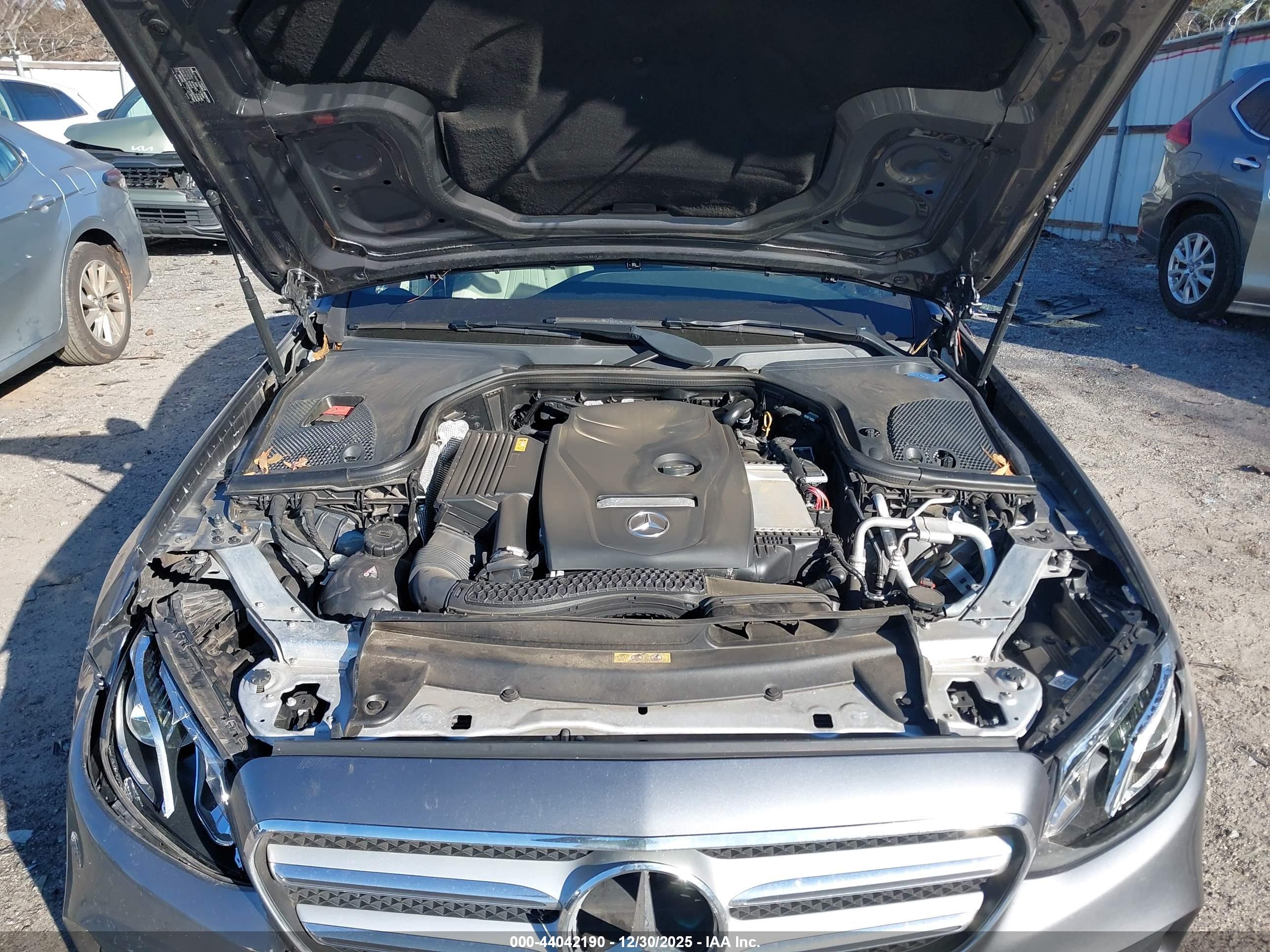 MERCEDES-BENZ E image 10