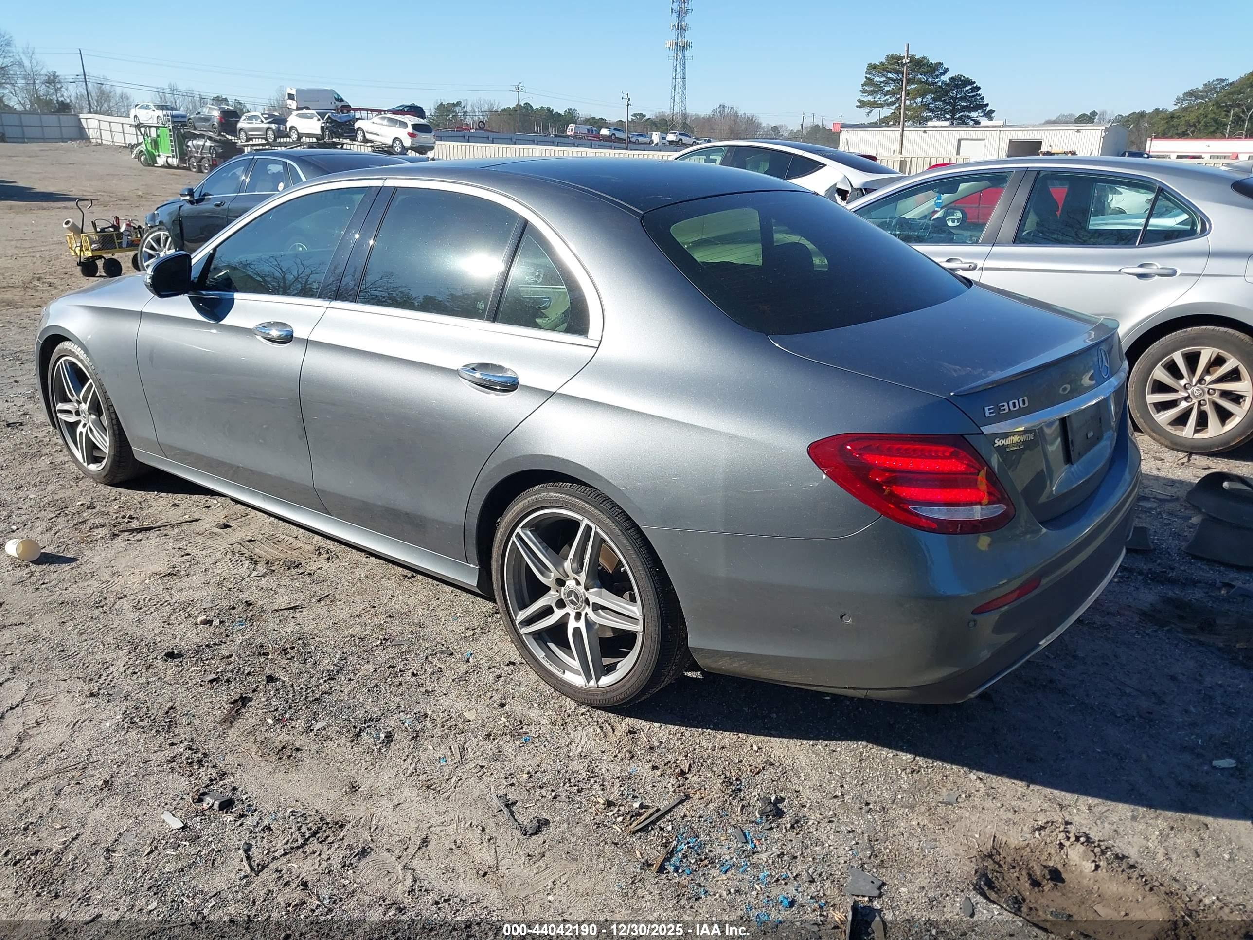 MERCEDES-BENZ E image 3