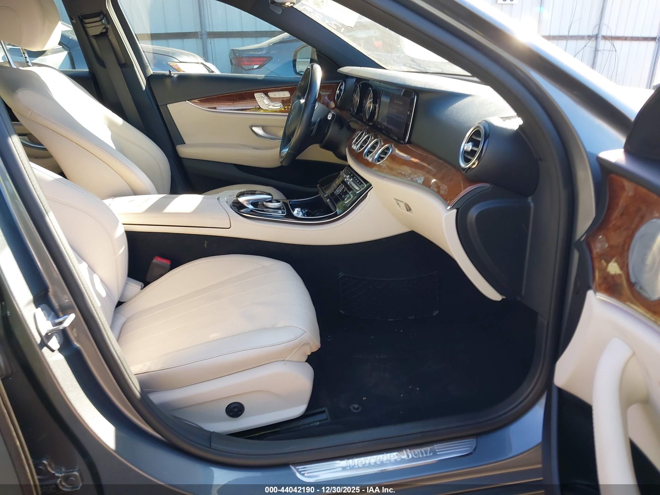 MERCEDES-BENZ E image 5
