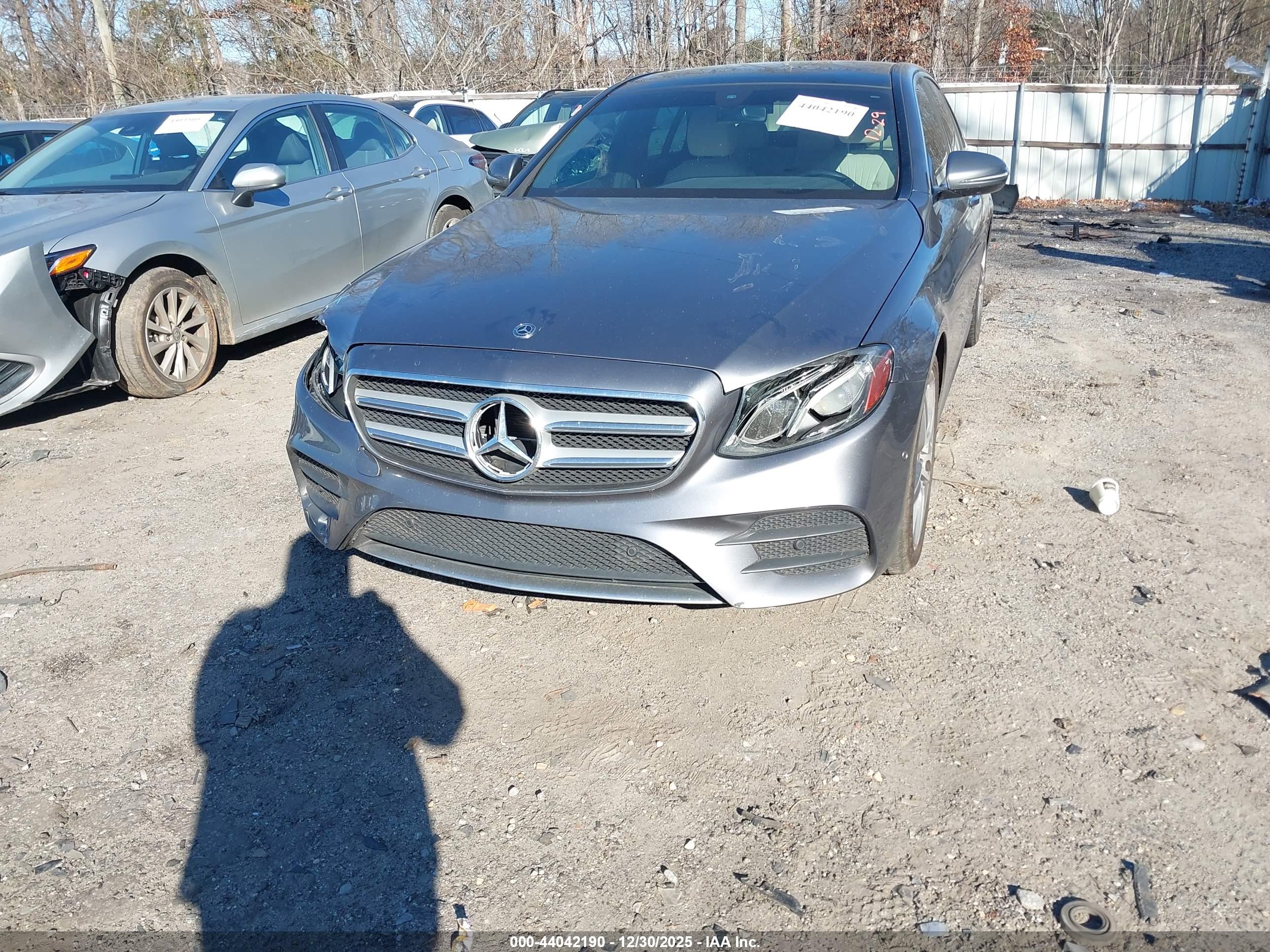 MERCEDES-BENZ E image 6