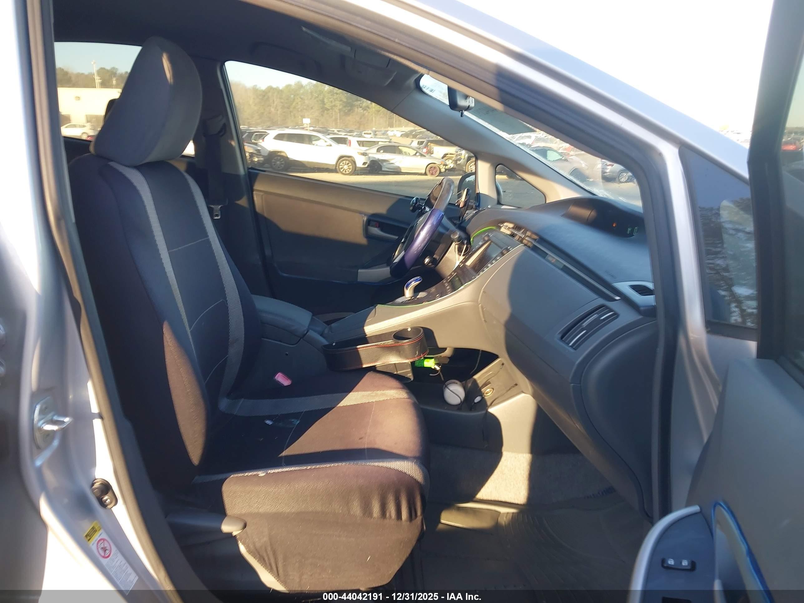 TOYOTA PRIUS image 5