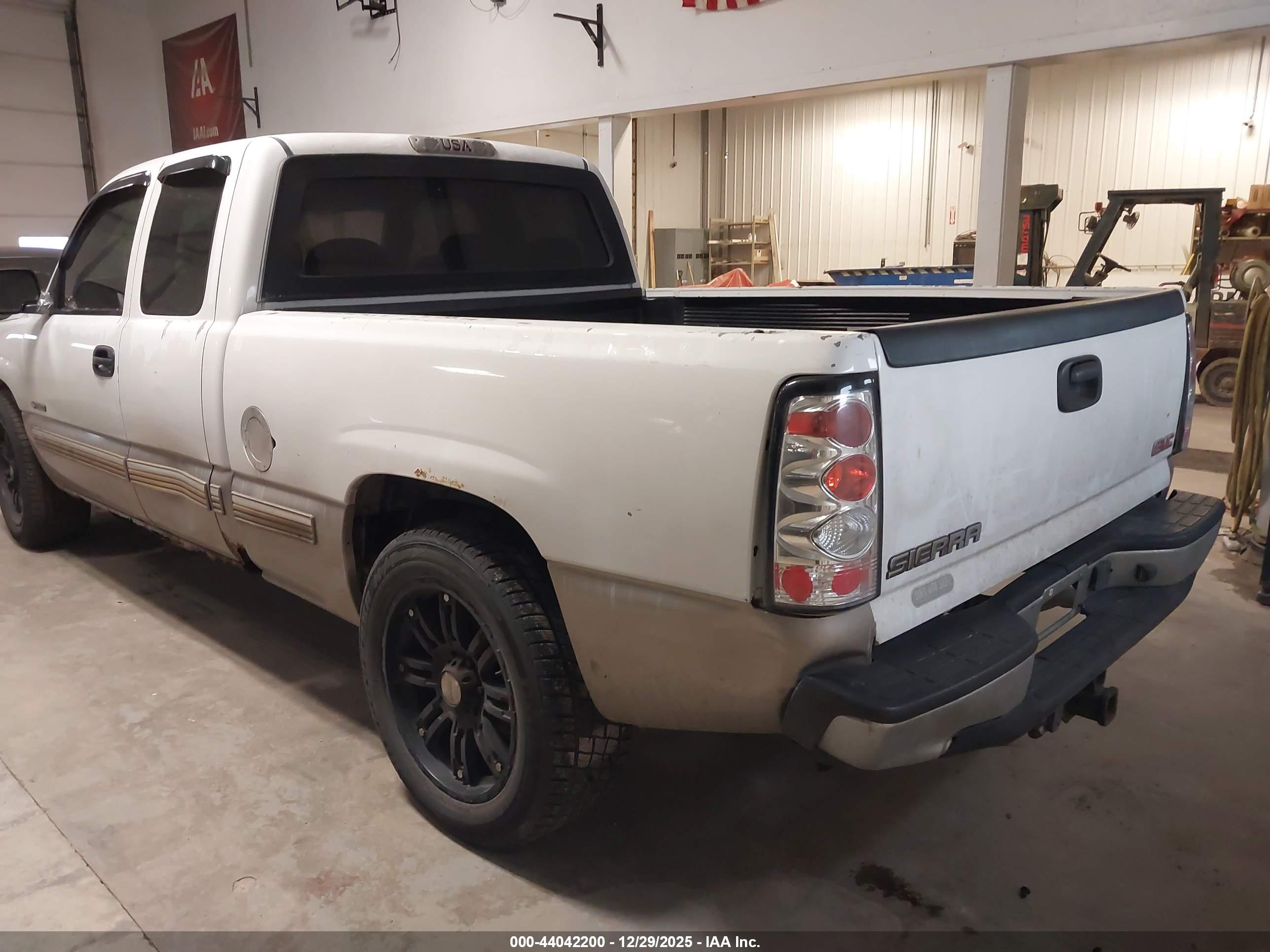 CHEVROLET SILVERADO image 3