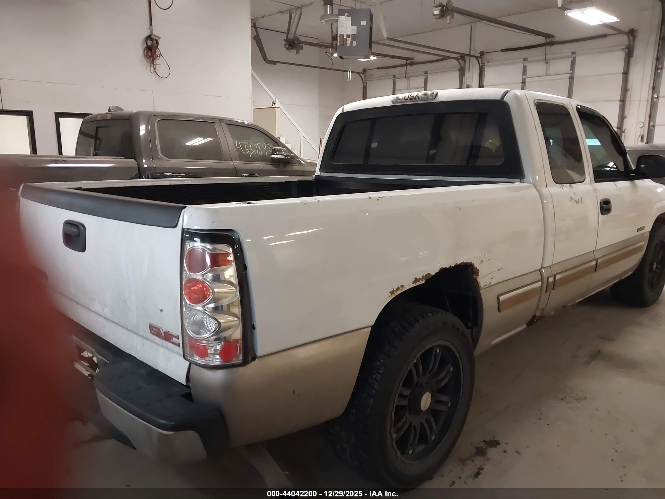 CHEVROLET SILVERADO image 4