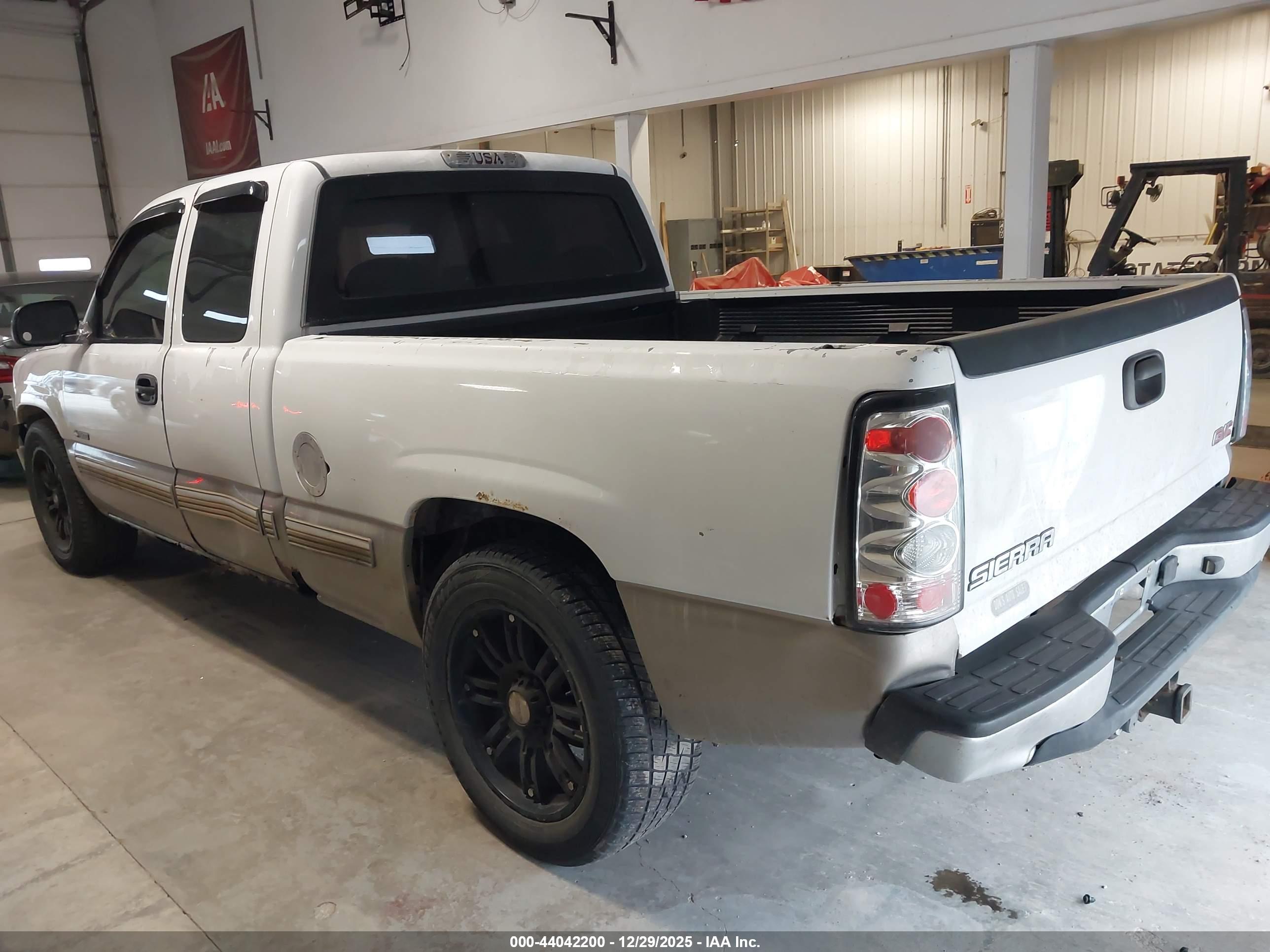 CHEVROLET SILVERADO image 6