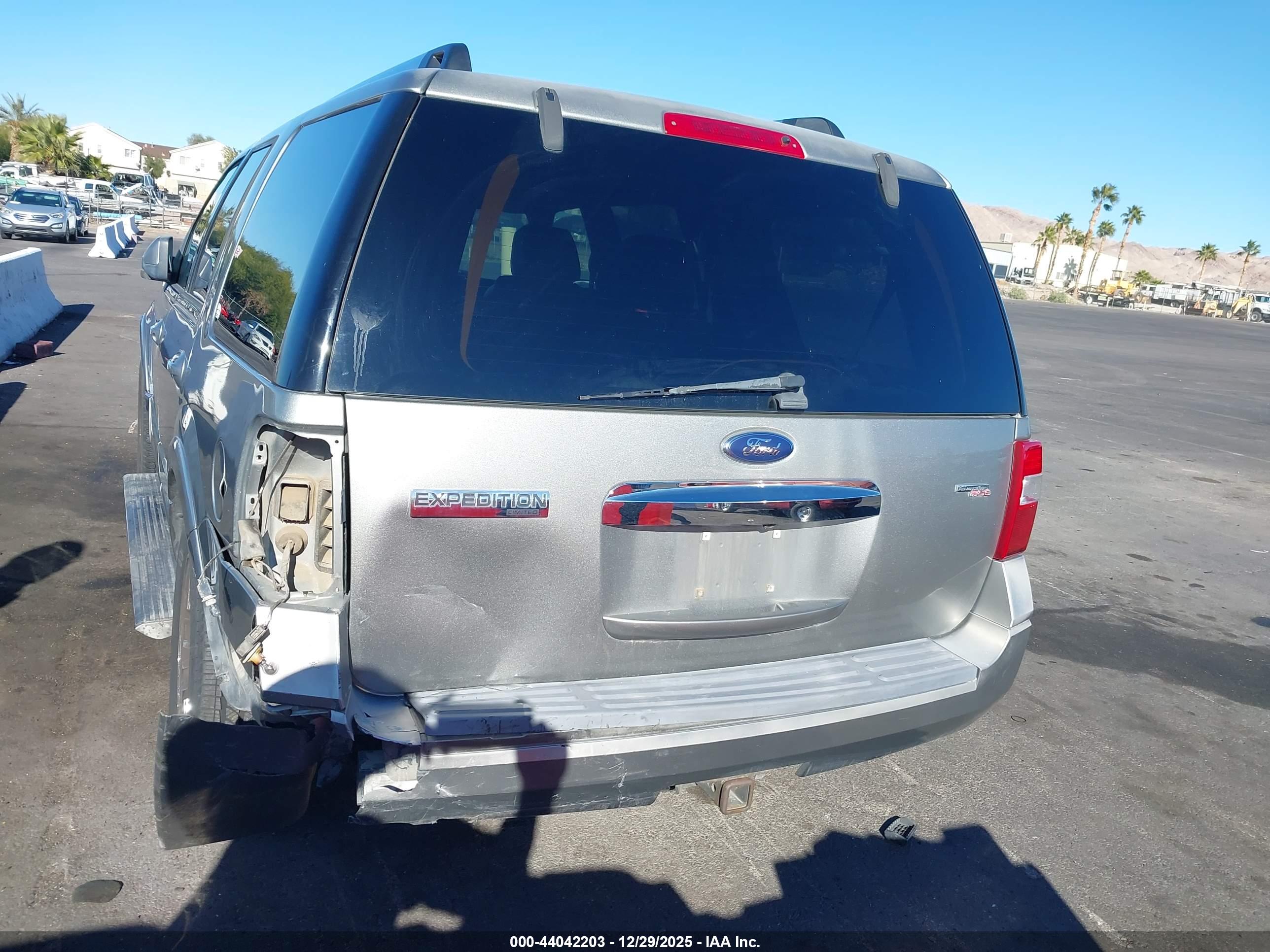 FORD EXPEDITION image 6