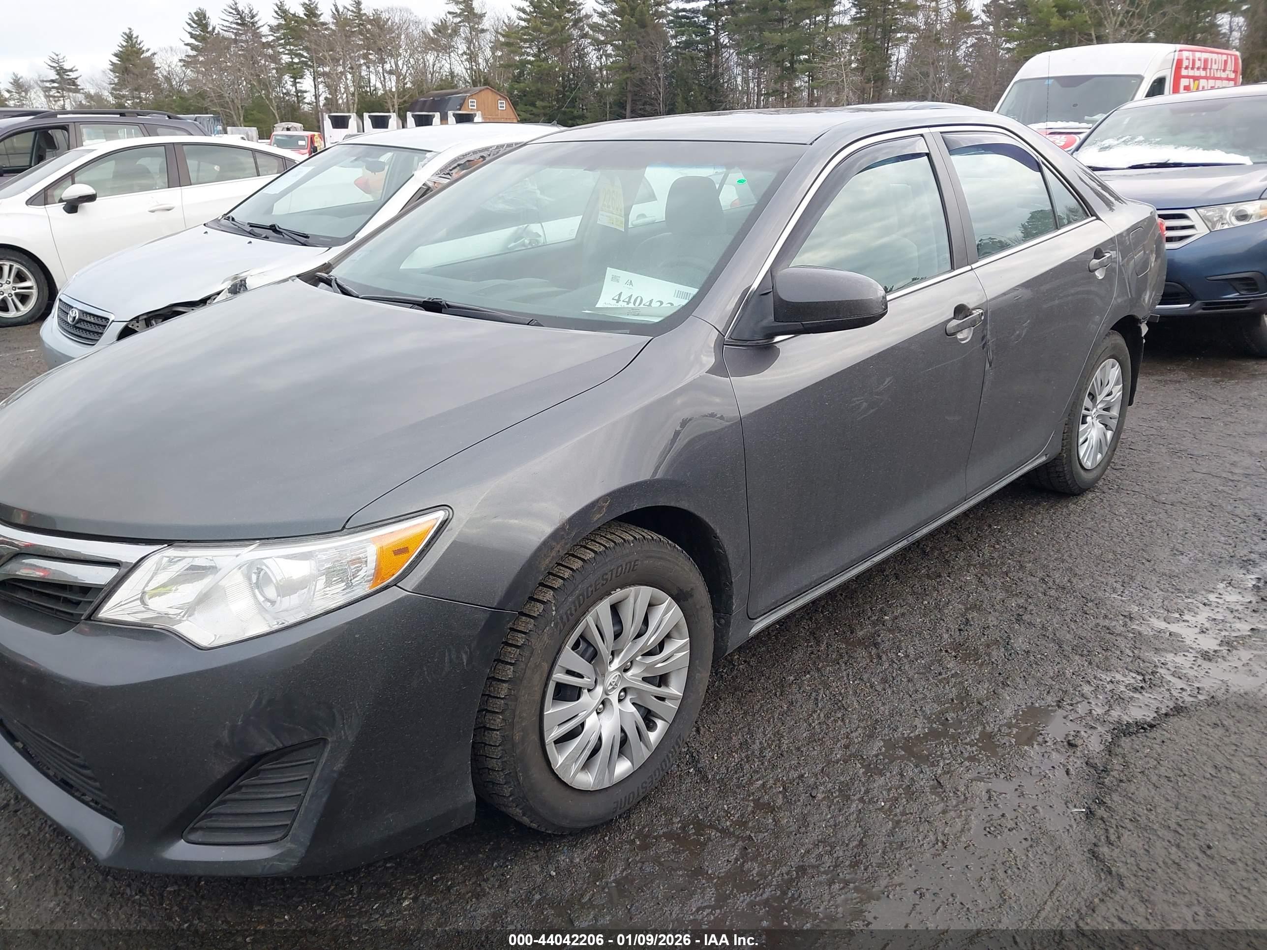 TOYOTA CAMRY image 2