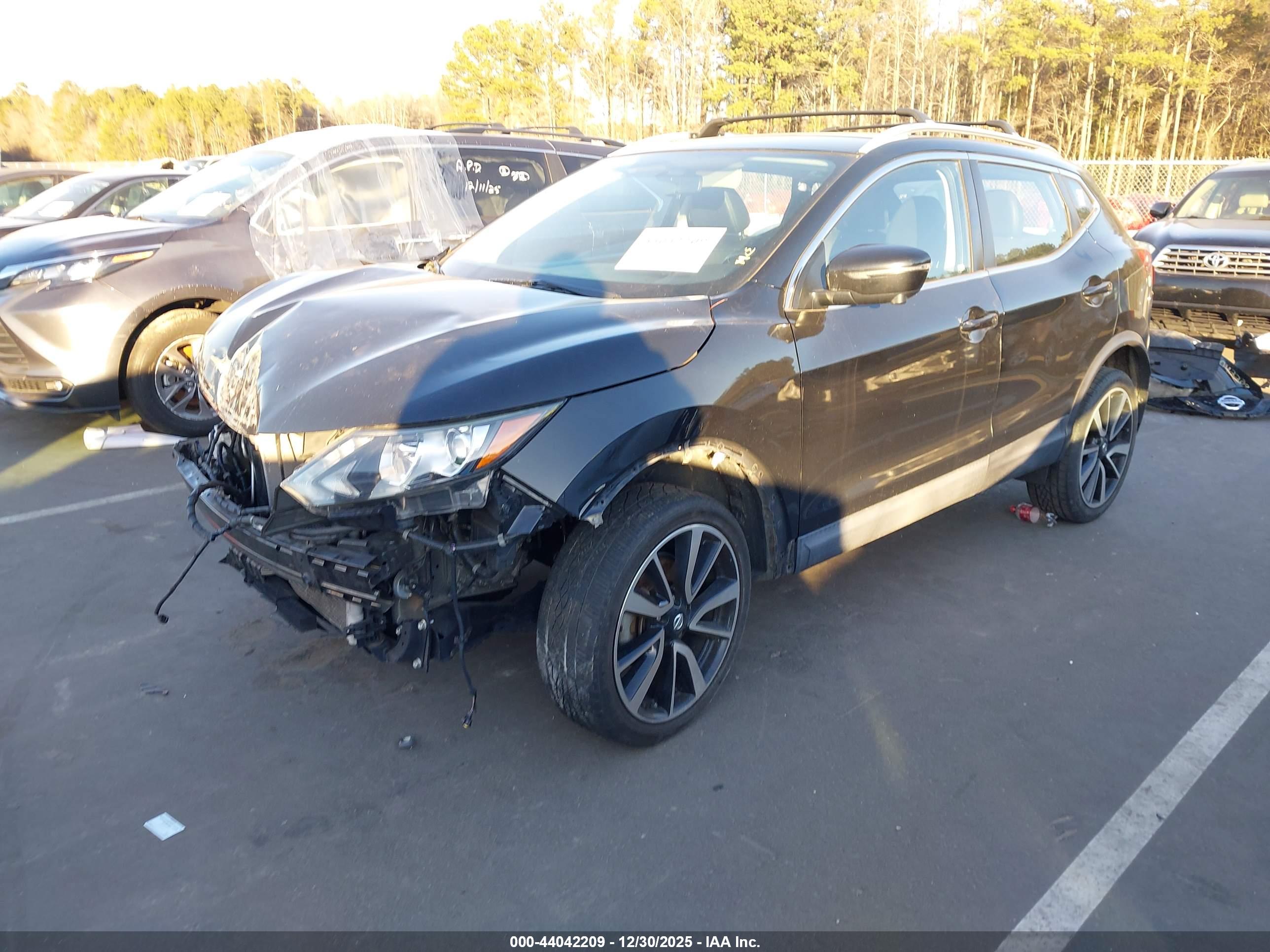 NISSAN ROGUE image 2