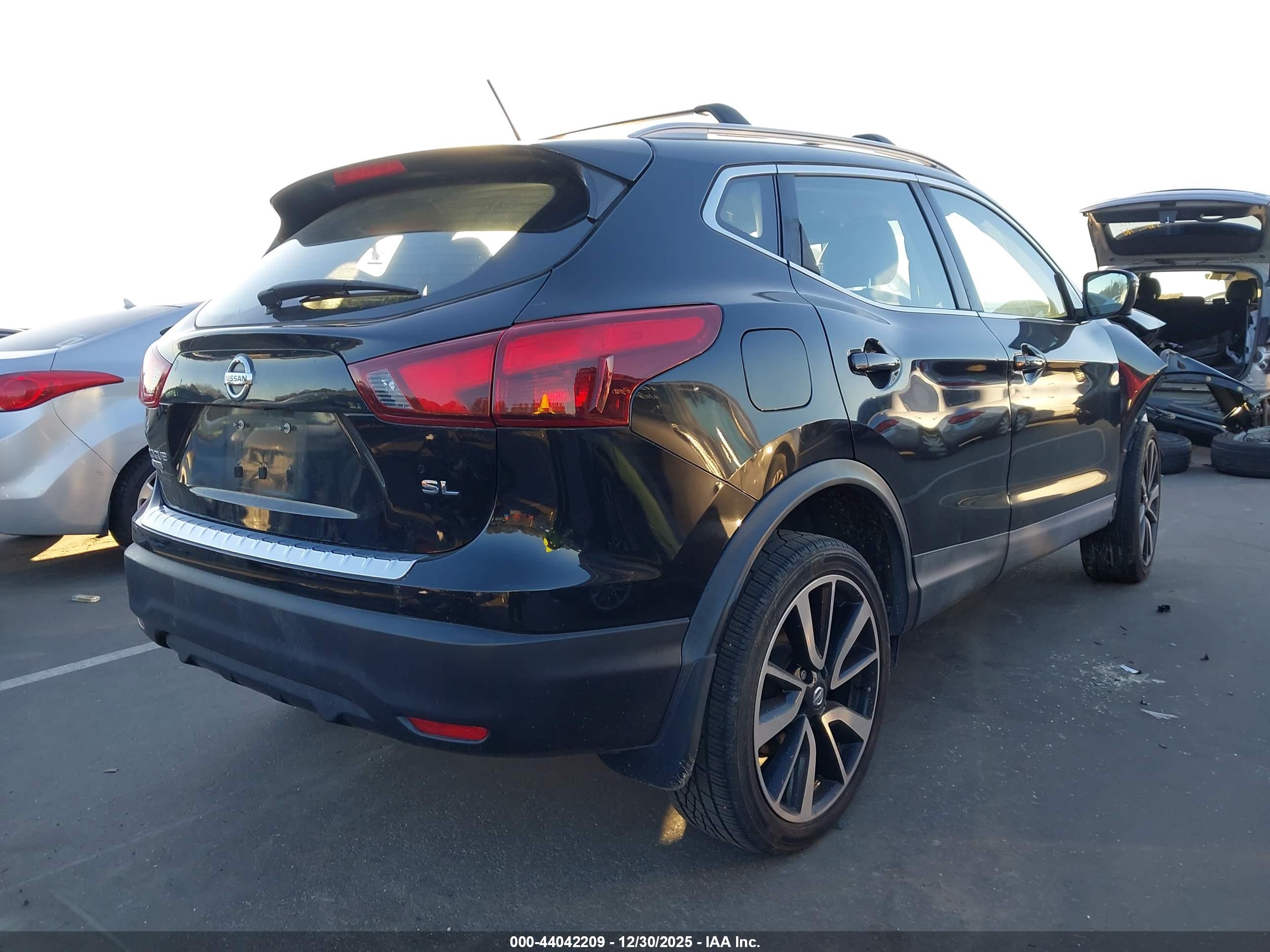 NISSAN ROGUE image 4
