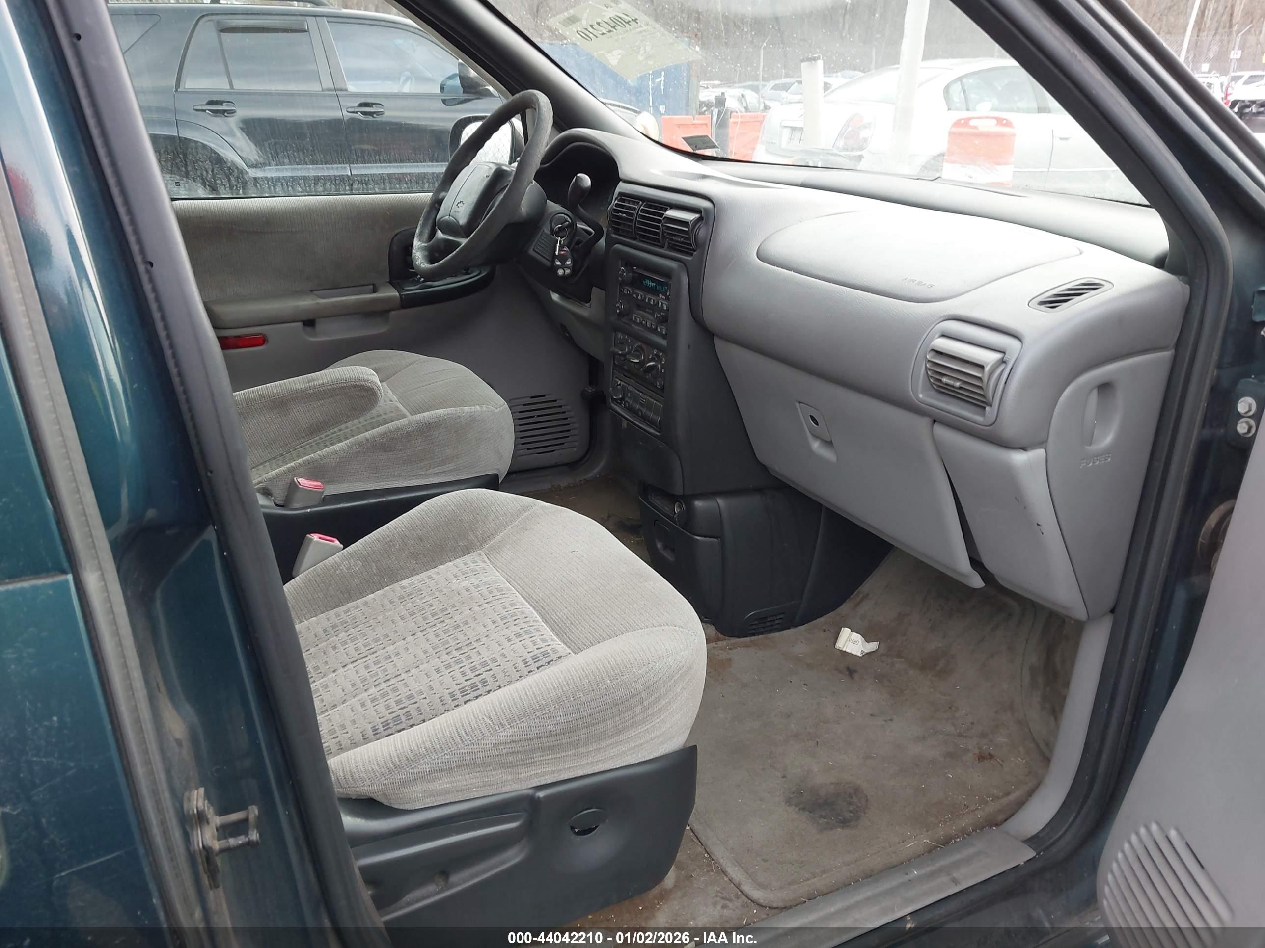 CHEVROLET VENTURE image 5