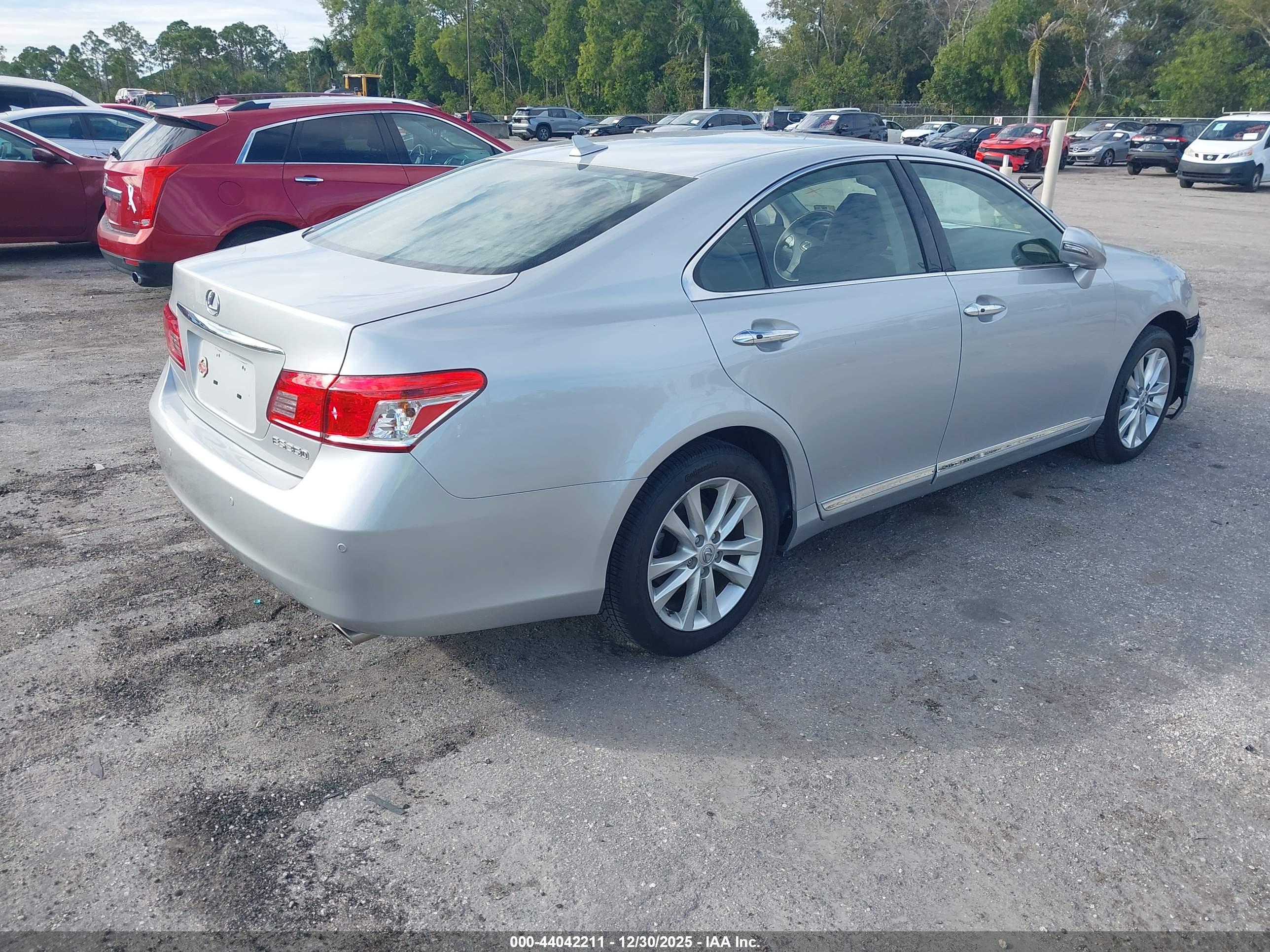 LEXUS ES image 4