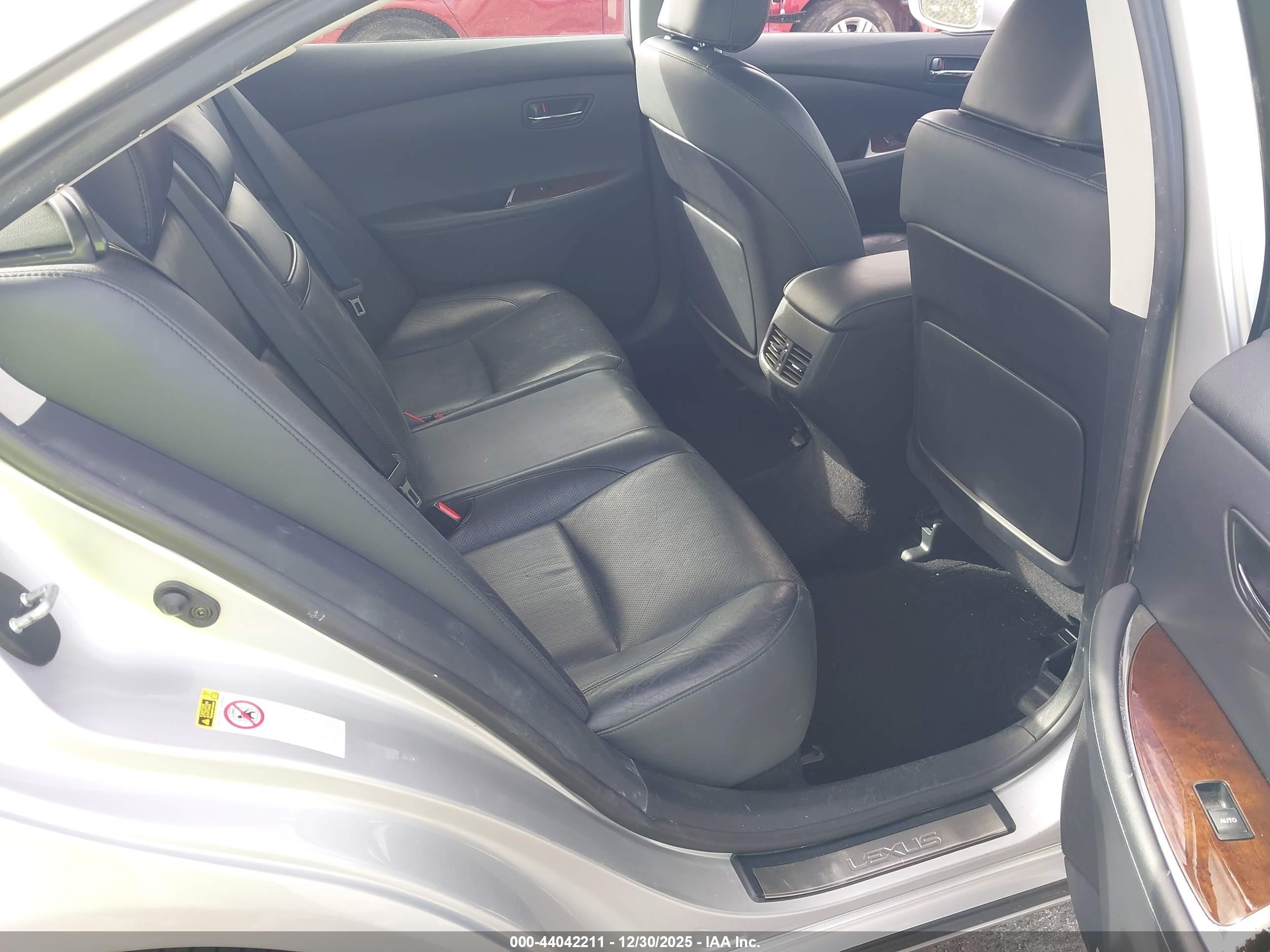 LEXUS ES image 8
