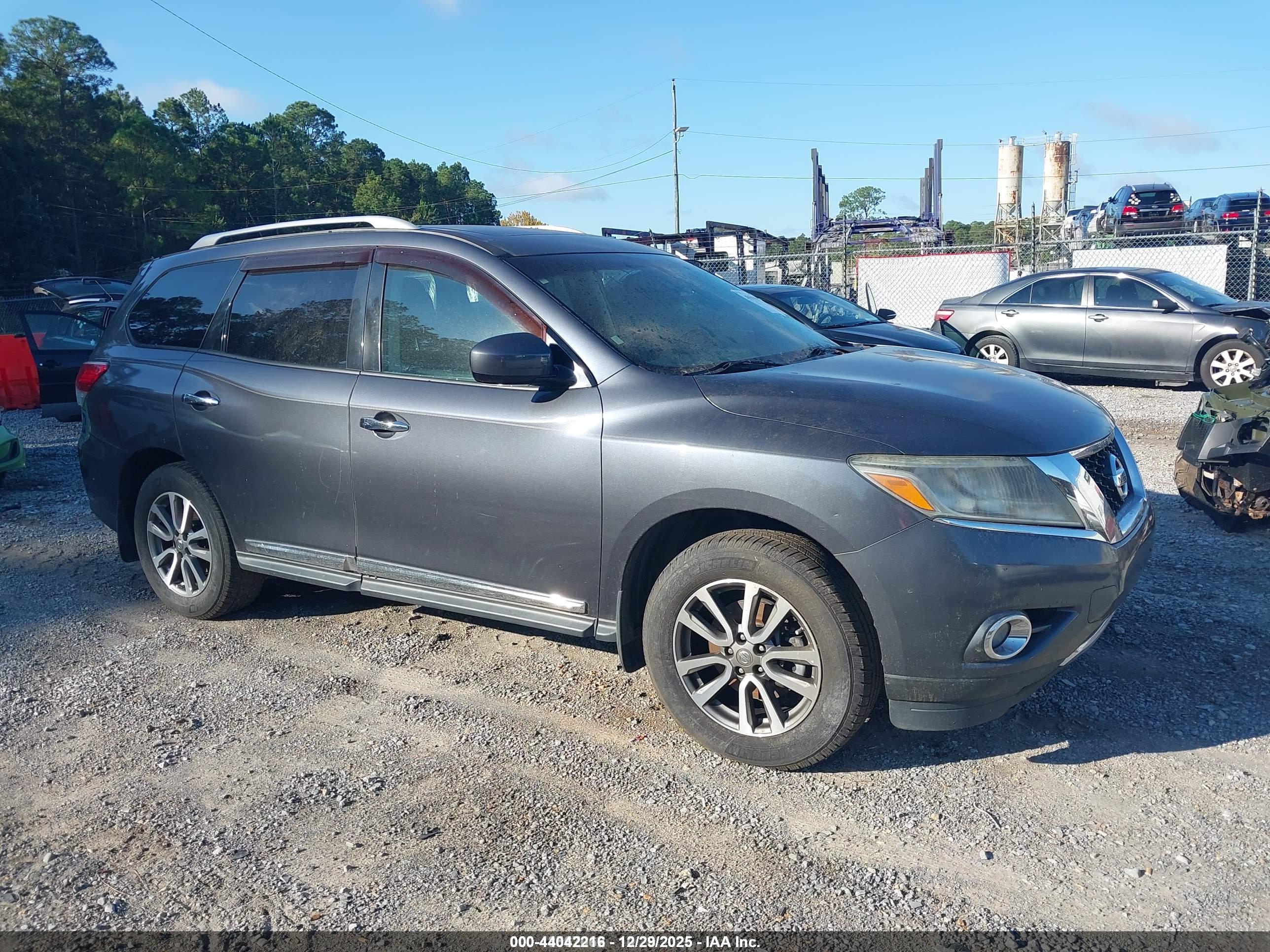 NISSAN PATHFINDER image 6