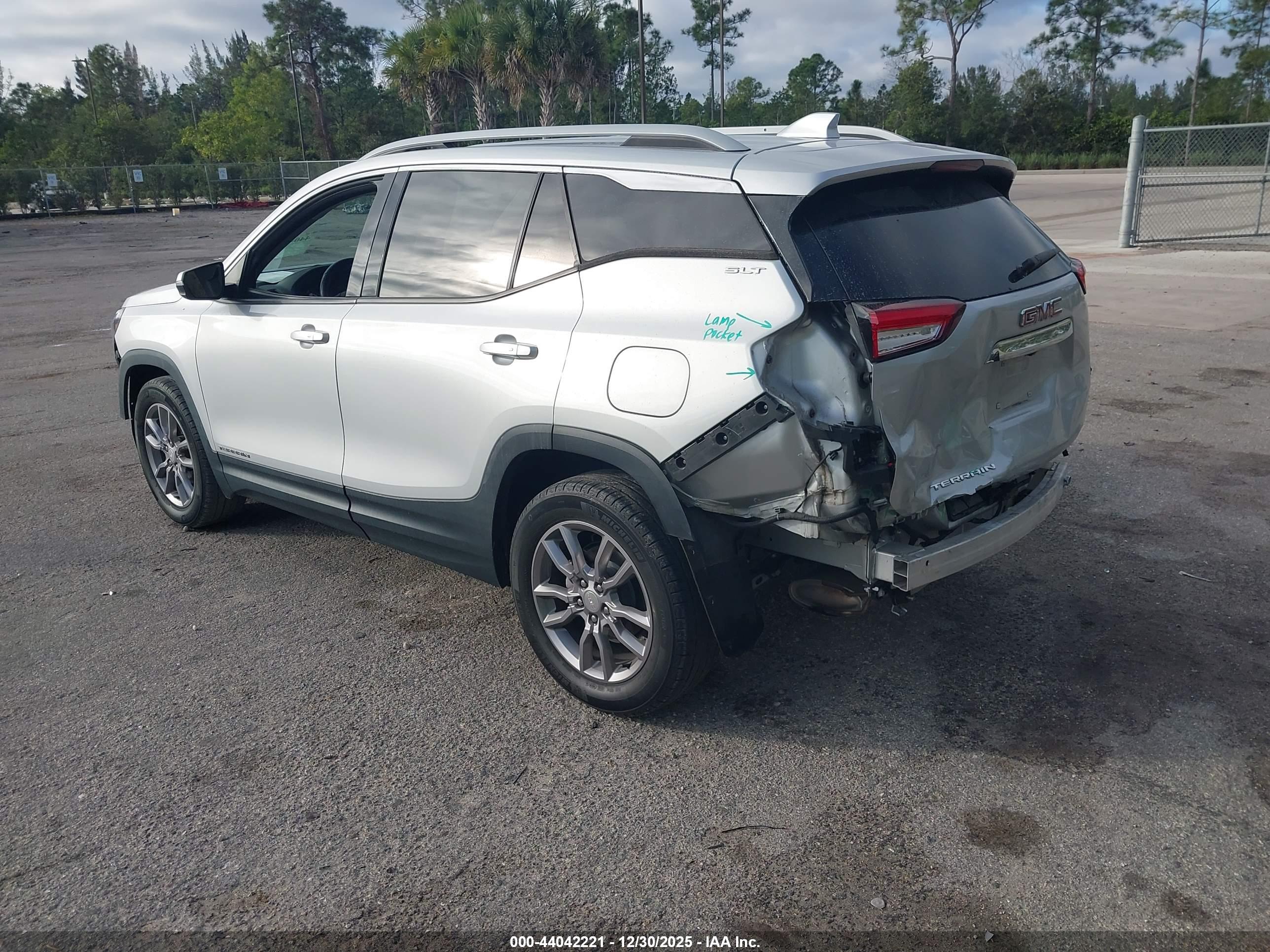 GMC TERRAIN image 3