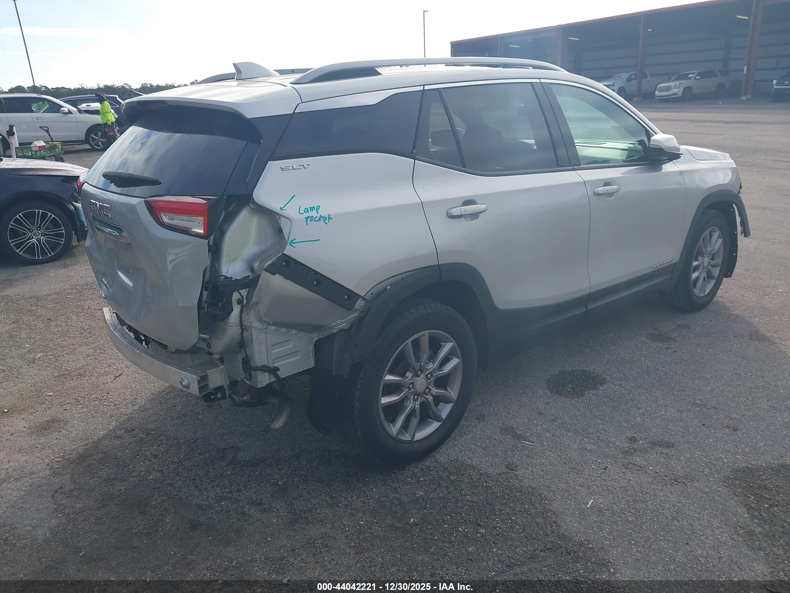 GMC TERRAIN image 4