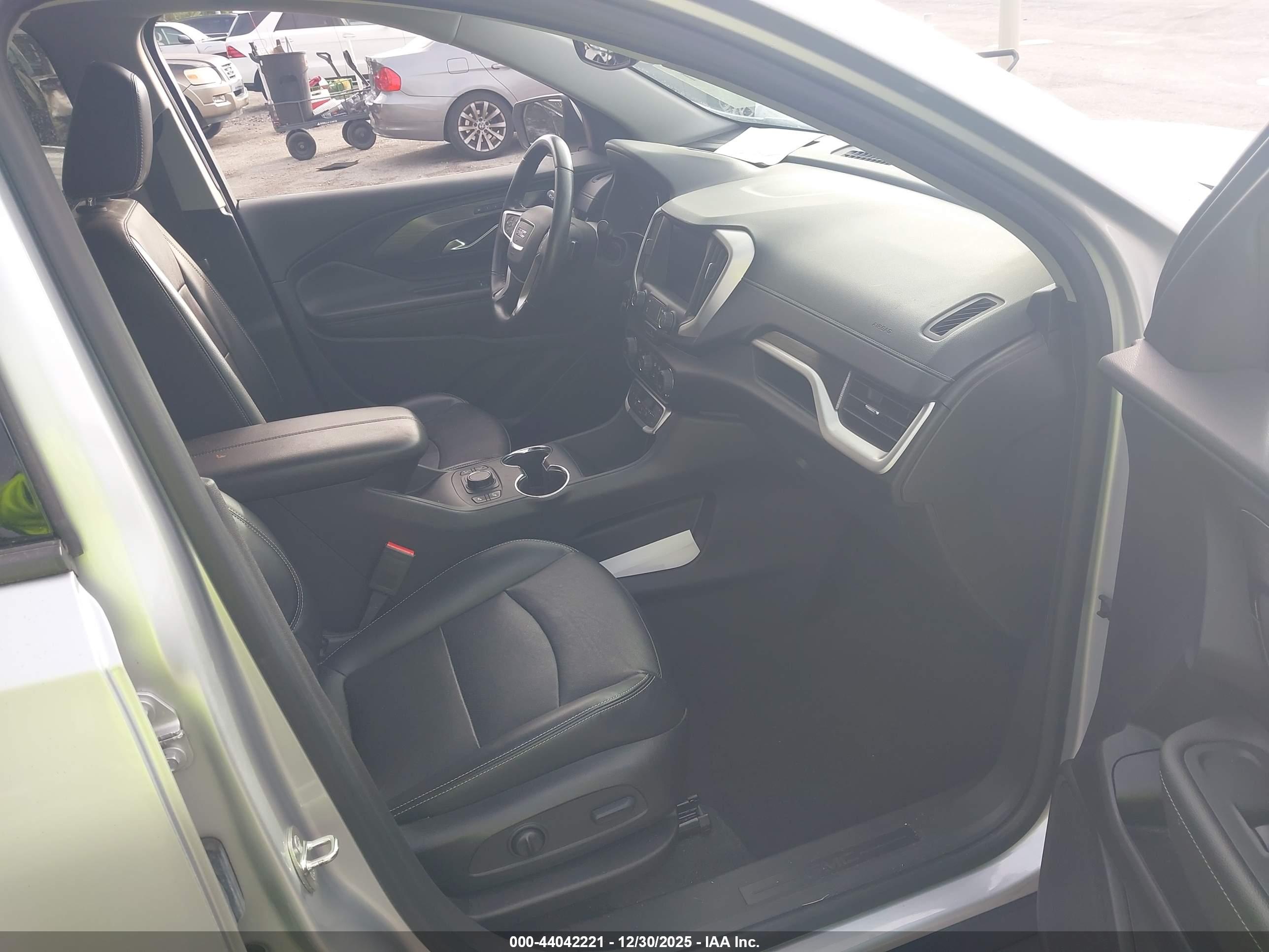 GMC TERRAIN image 5