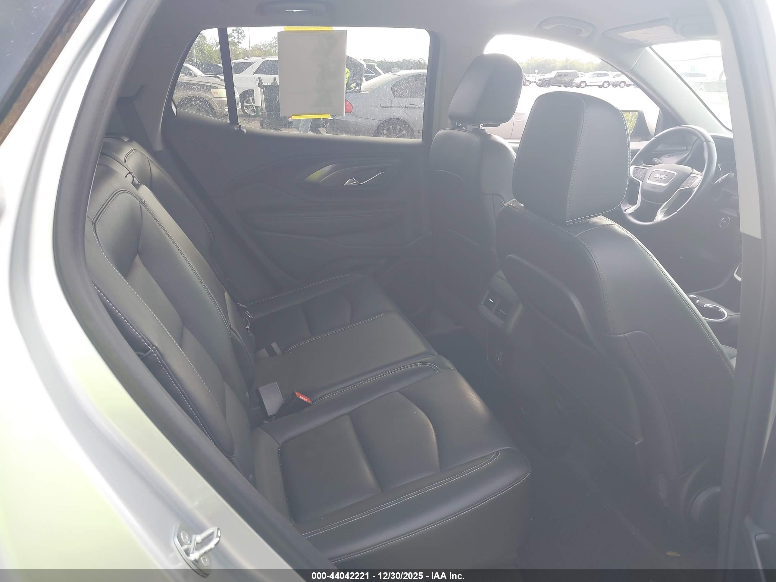 GMC TERRAIN image 8