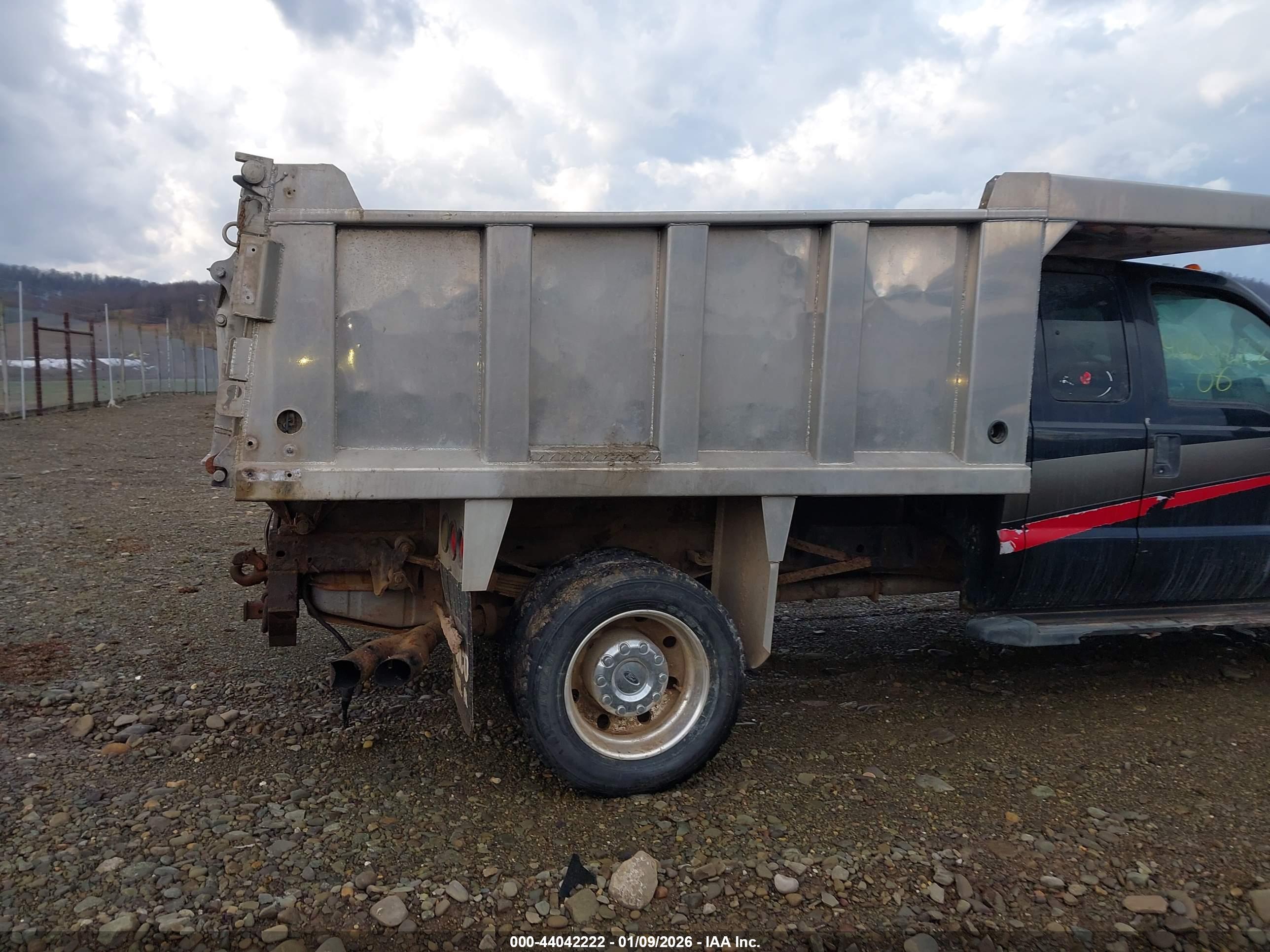 FORD F-550 image 8