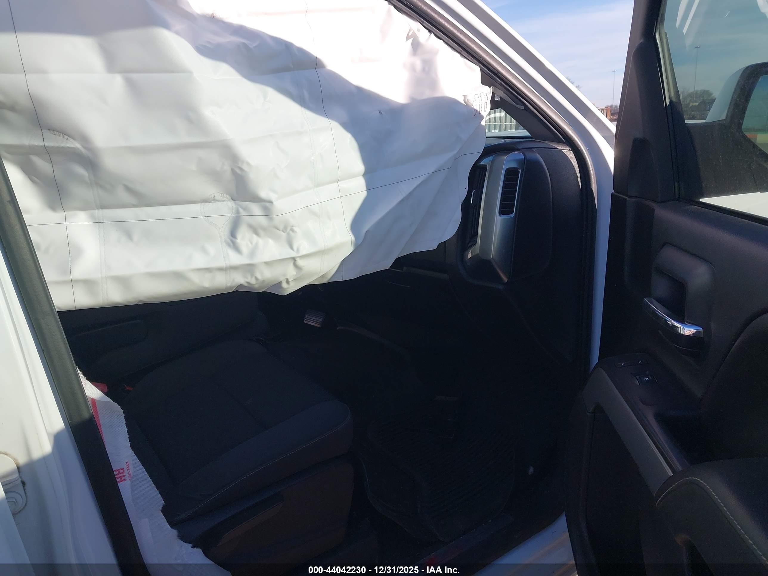 CHEVROLET SILVERADO image 5