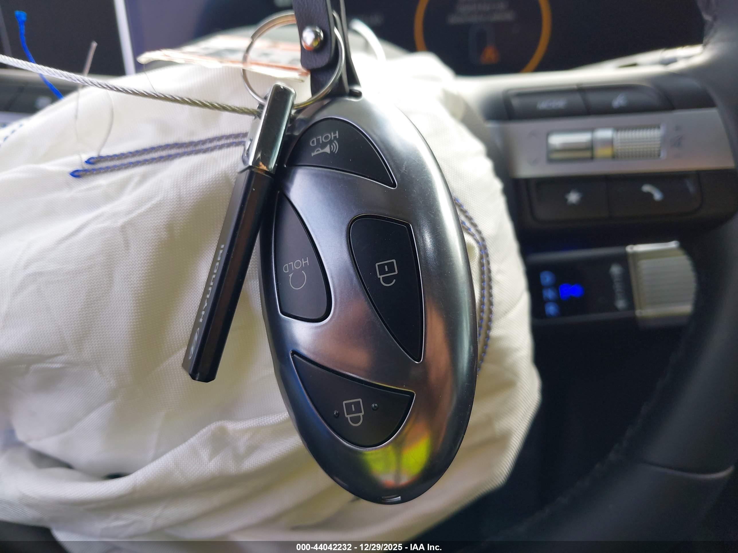 HYUNDAI TUCSON image 11