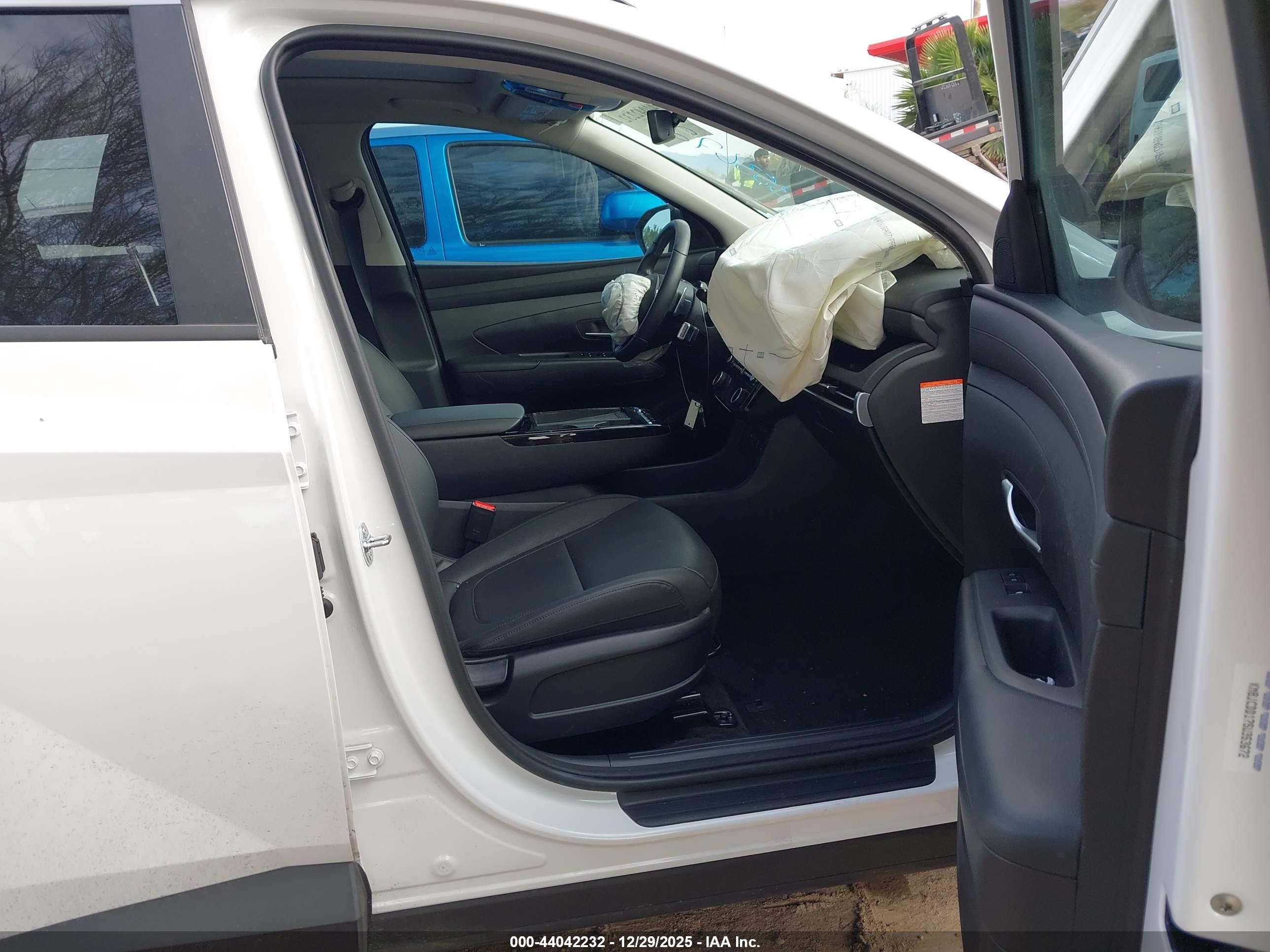 HYUNDAI TUCSON image 5
