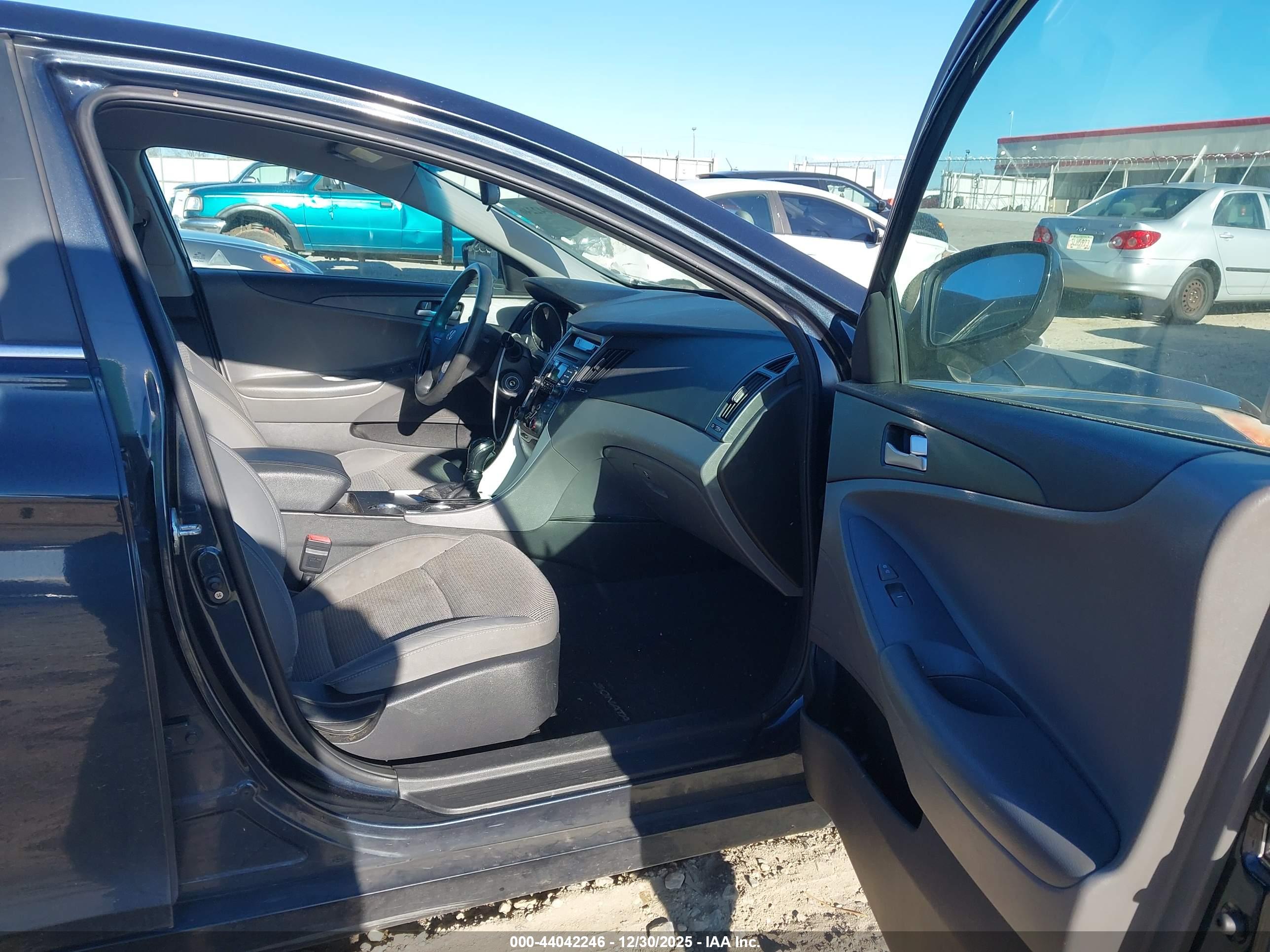 HYUNDAI SONATA image 5