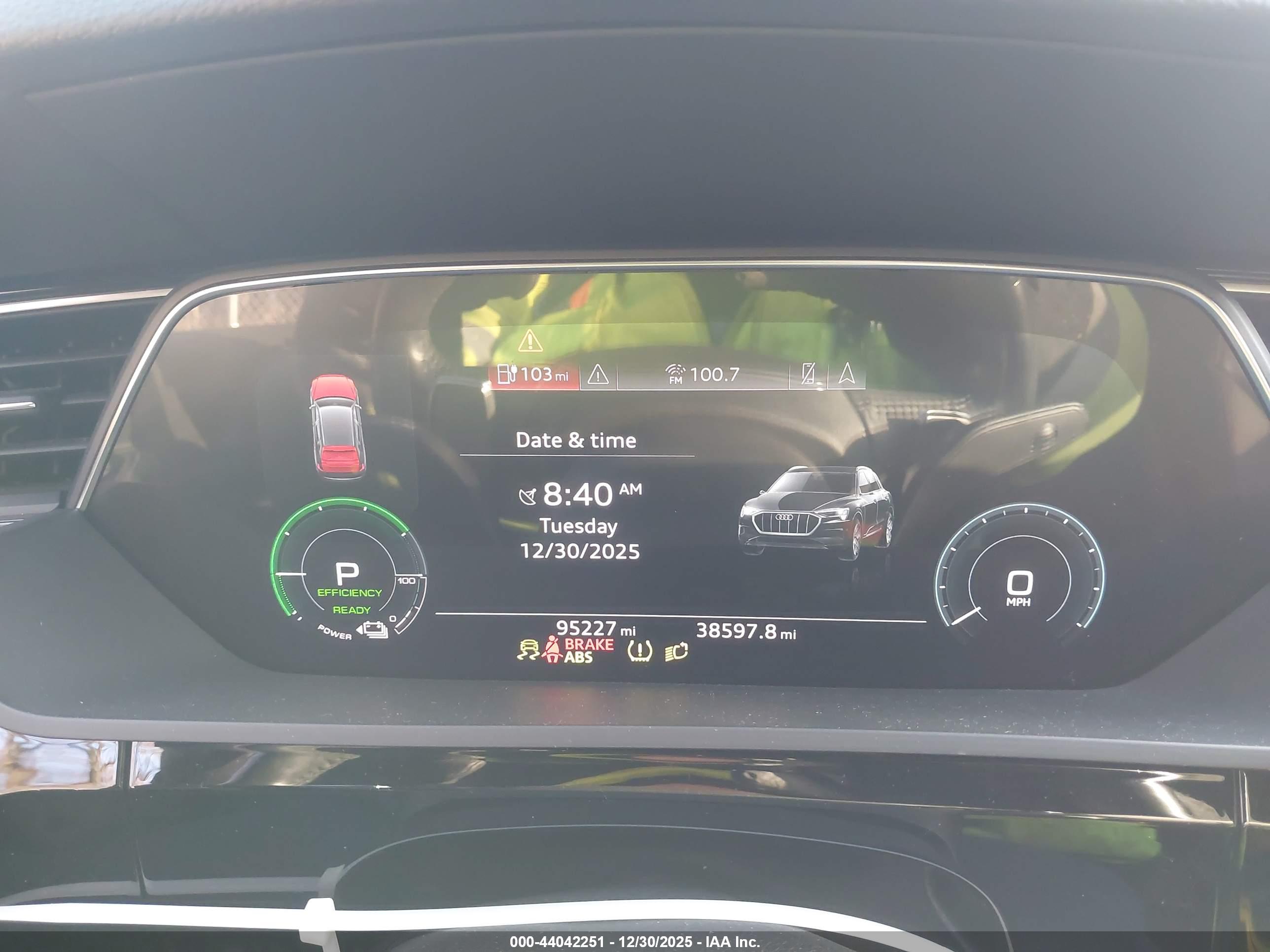 AUDI E-TRON image 7
